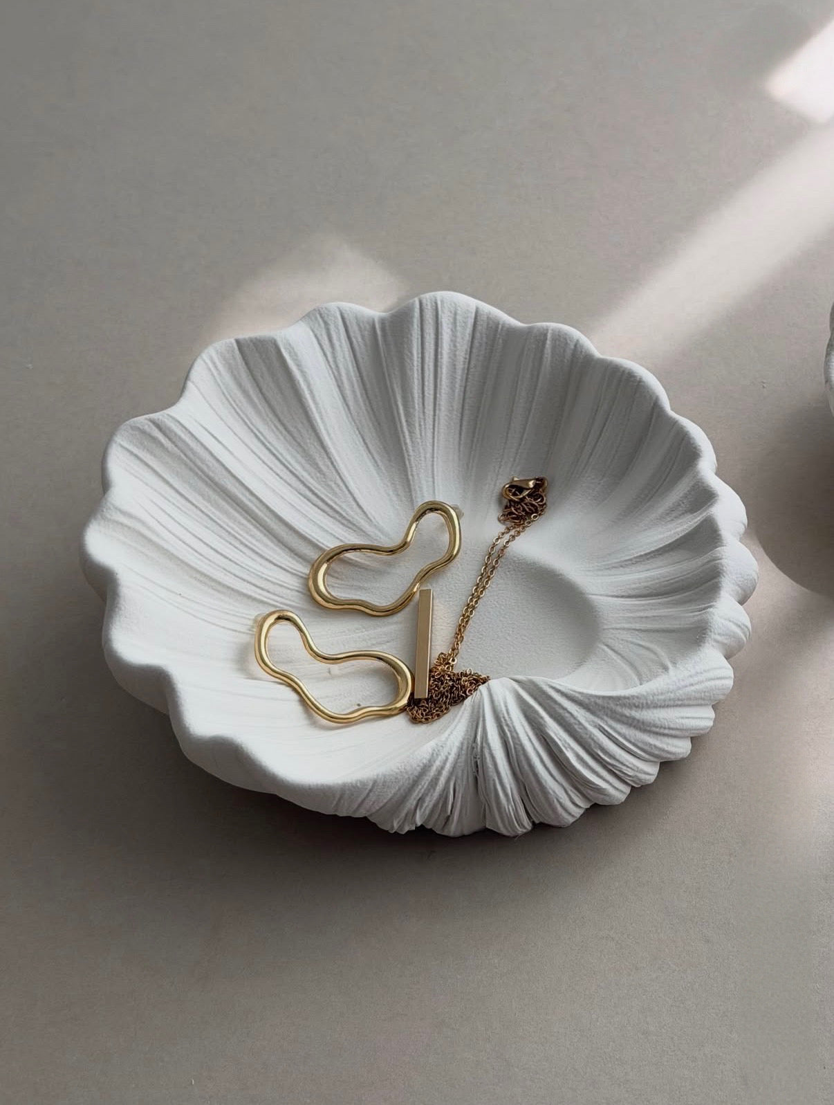 Vide poche texturé coquillage fait main en jesmonite