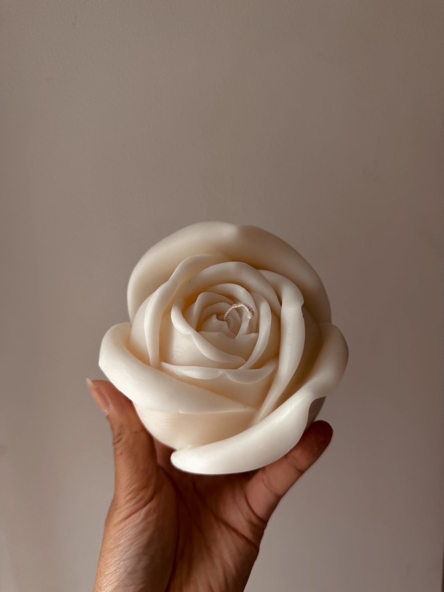 Bougie énorme bouton de rose senteur rose ancienne