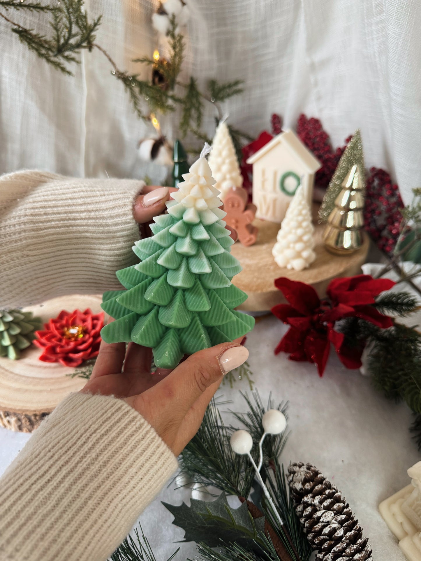 Bougie sapin traditionnel enneigé vert 2 tailles parfum sapin de Noël