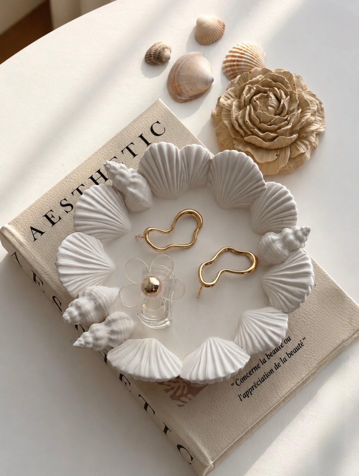 Plateau ornements coquillages fait main en jesmonite