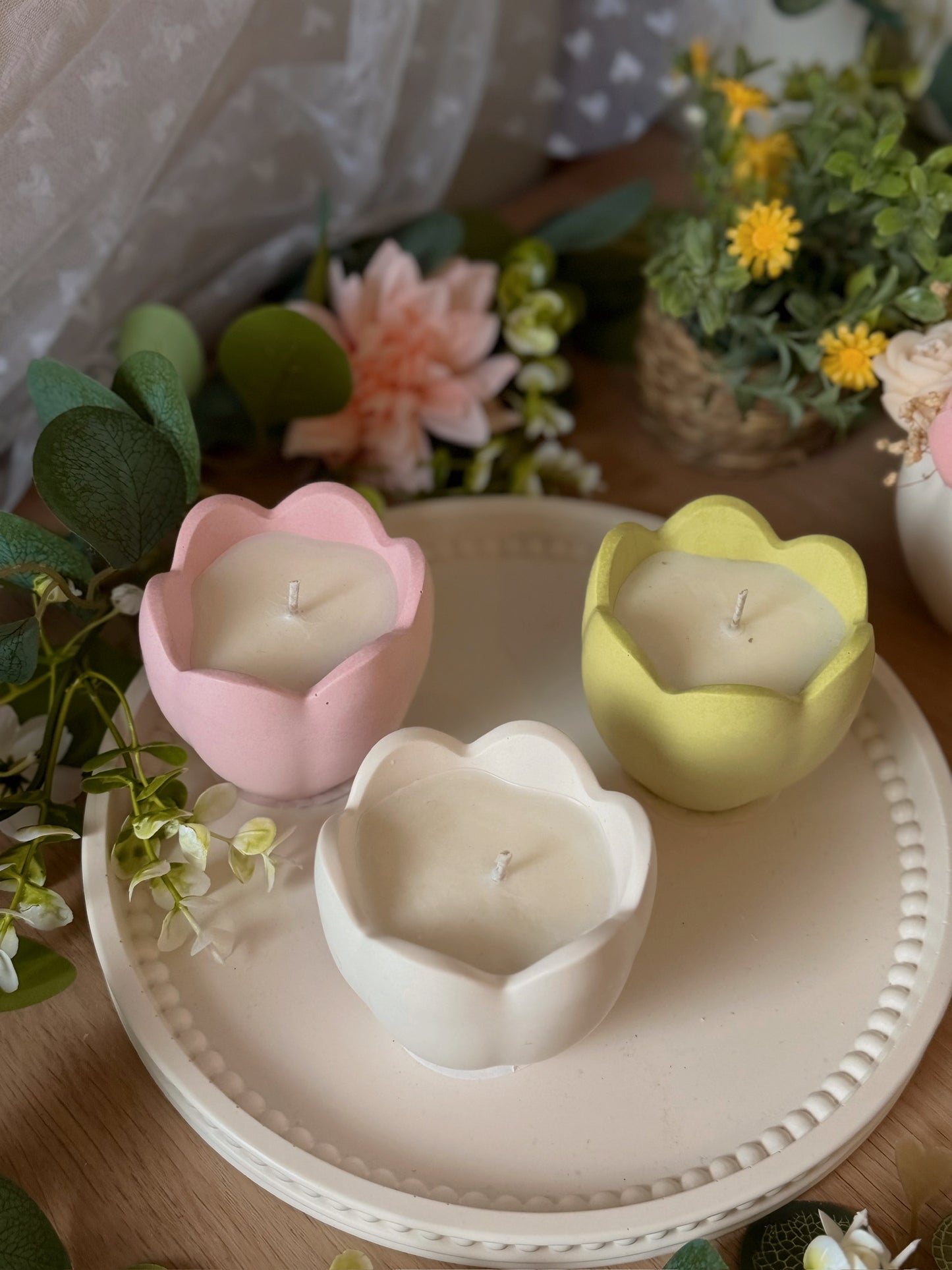 Bougie Tulipe pot fait main en jesmonite et cire de soja coloris et senteur au choix