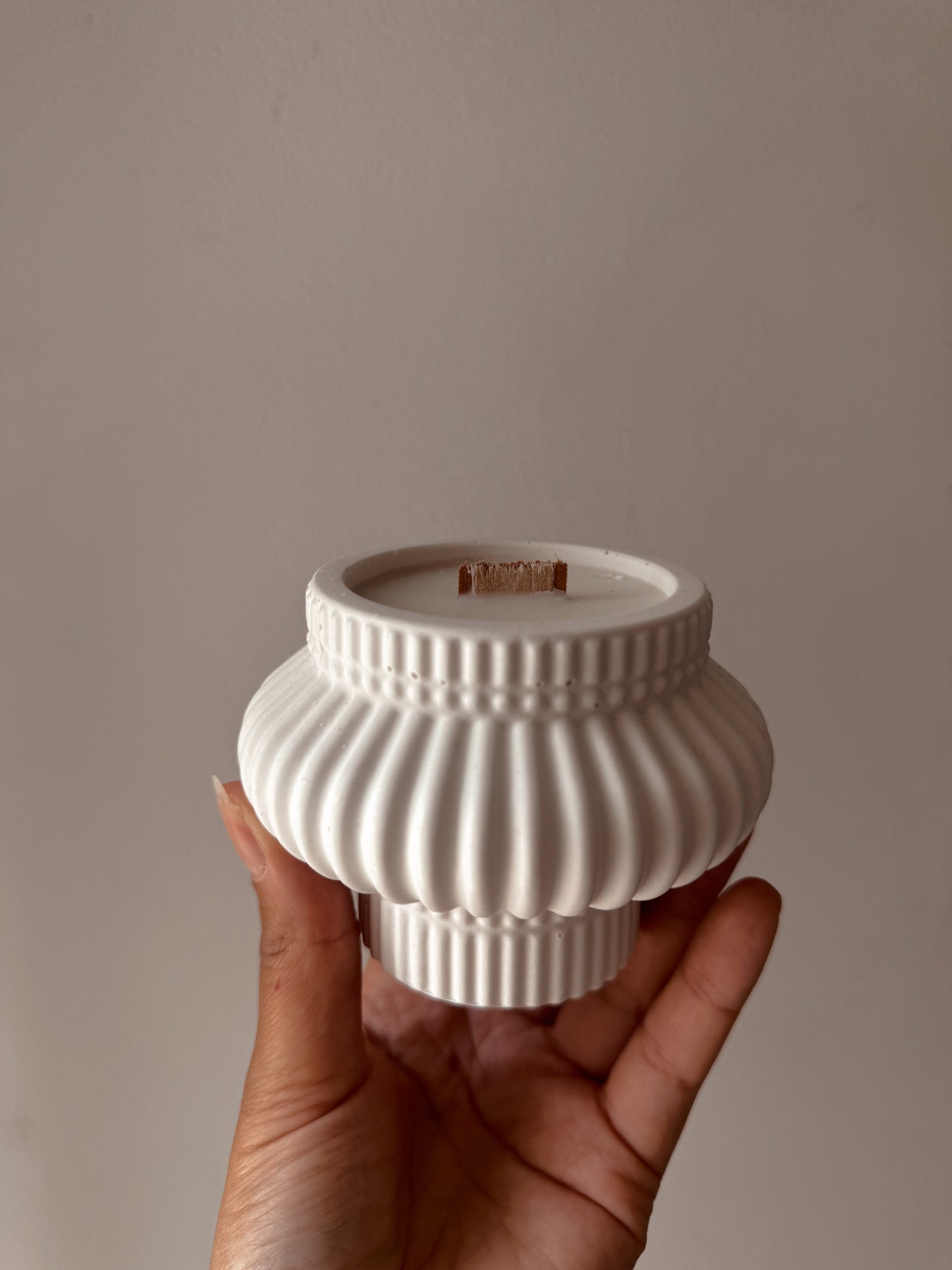 Bougie pot fait main en jesmonite Arabic