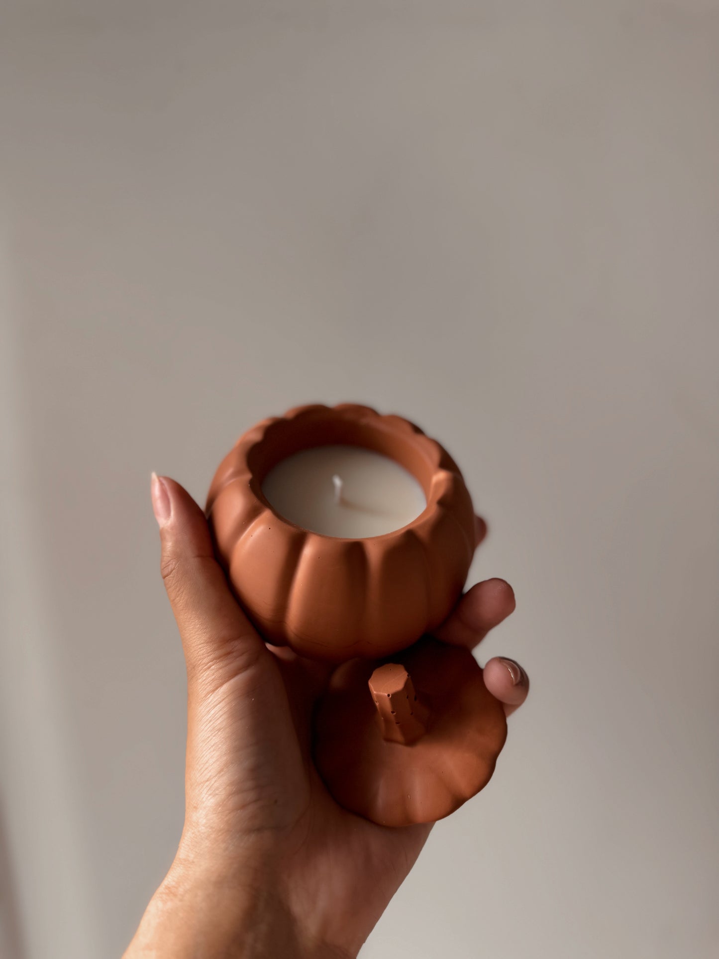 Bougie citrouille pot fait main en jesmonite Terracota cire de soja senteur au choix