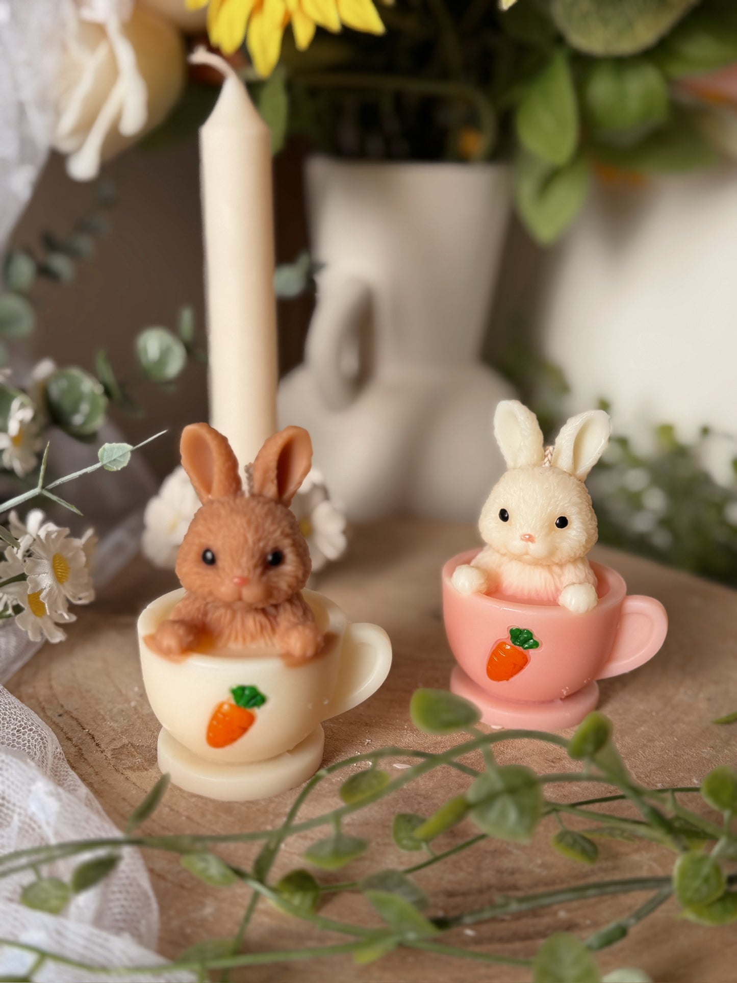 Bougie Lapin dans sa tasse coloris au choix fait main senteur madeleine gourmande