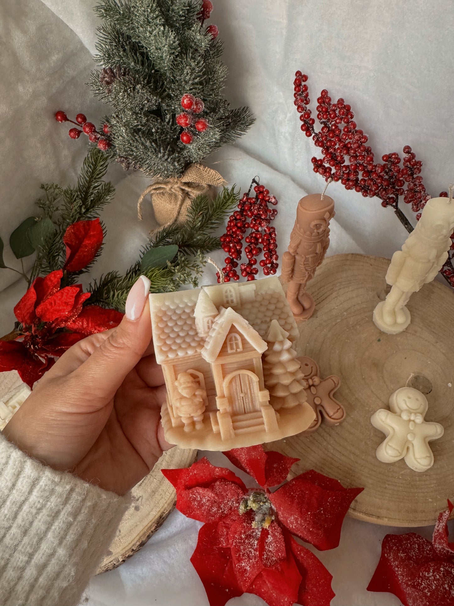 Bougie maison enneigée fait main en cire d’olive coloris au choix