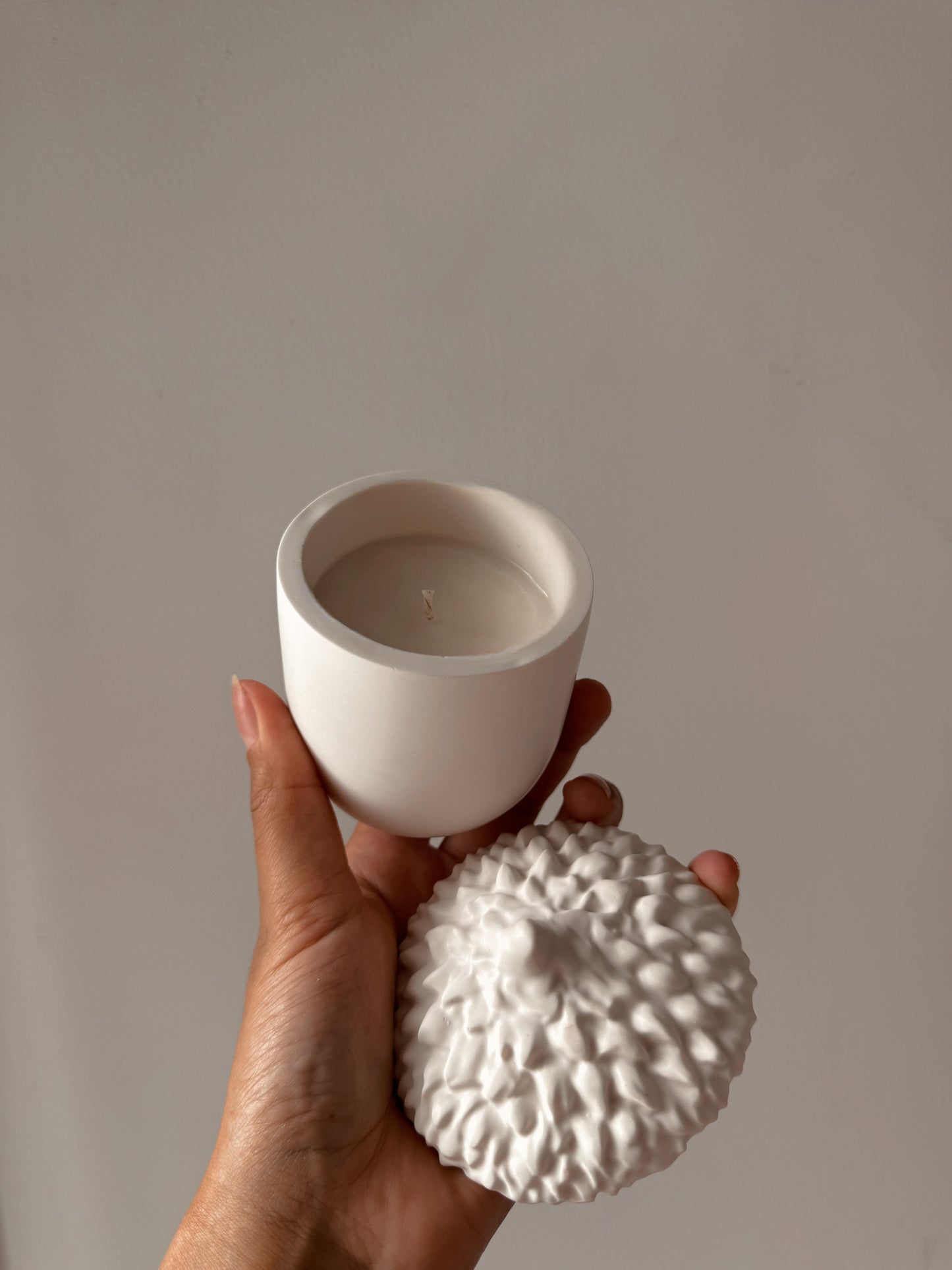 Bougie nuts pot fait main en jesmonite crème cire de soja