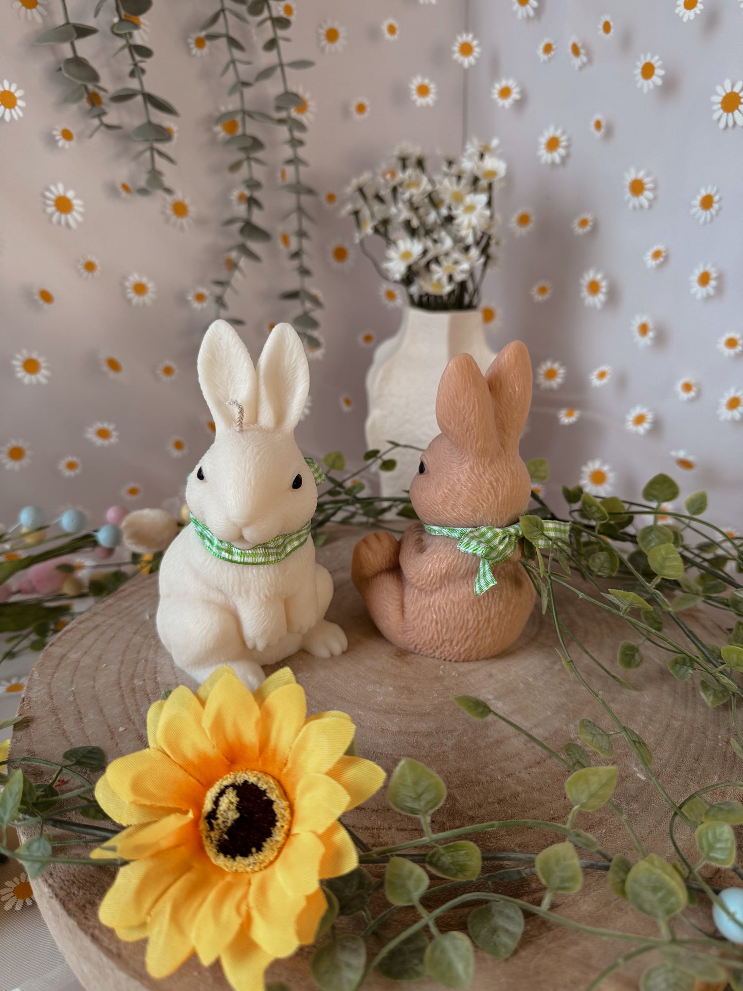 Lapin traditionnel de Pâques modèle assis coloris au choix