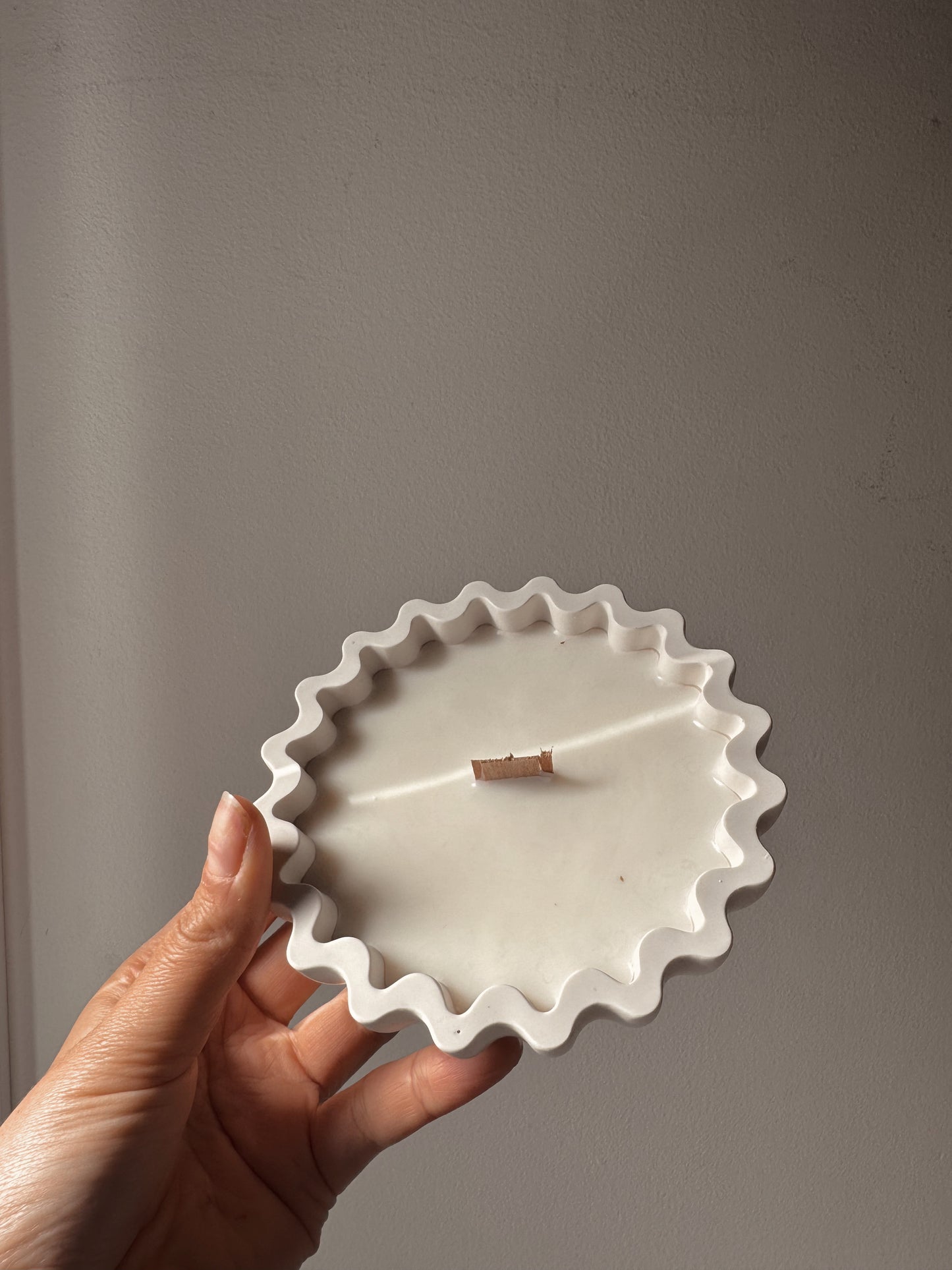 Bougie Solenne 2 tailles pot fait main en jesmonite