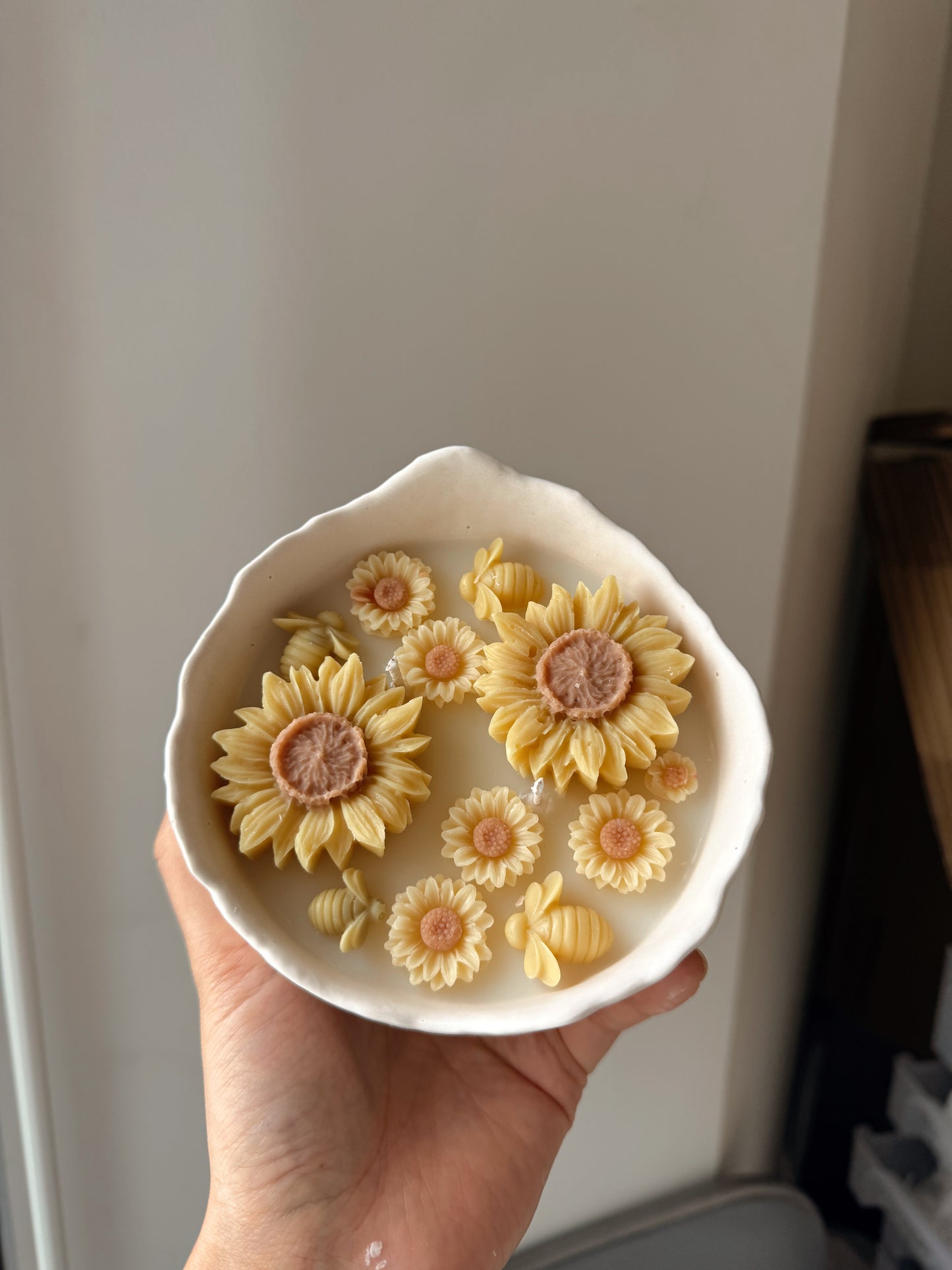 Bougie pot fait main texturé jardin de tournesols