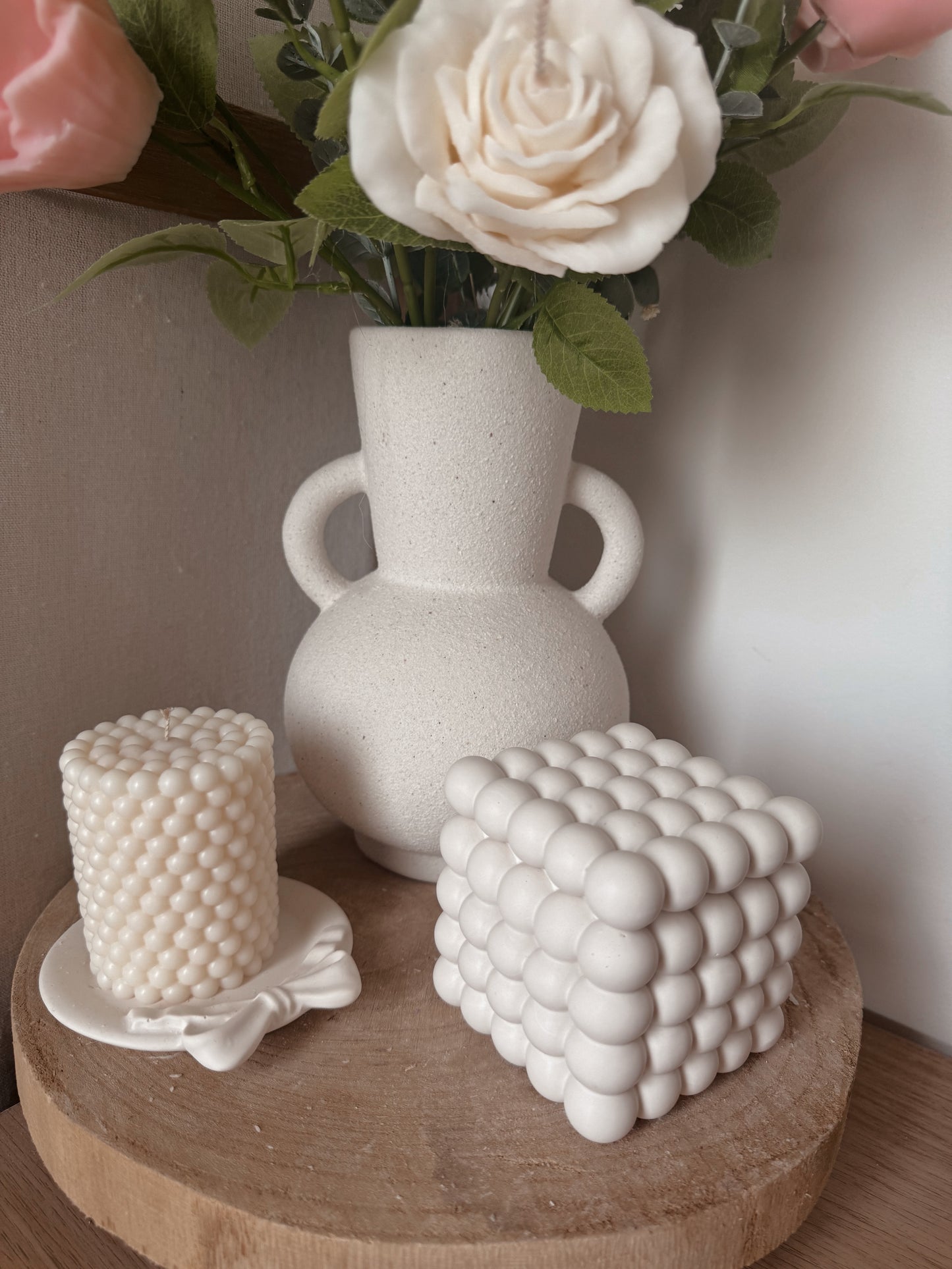 Bougie pot fait main en jesmonite bubbles