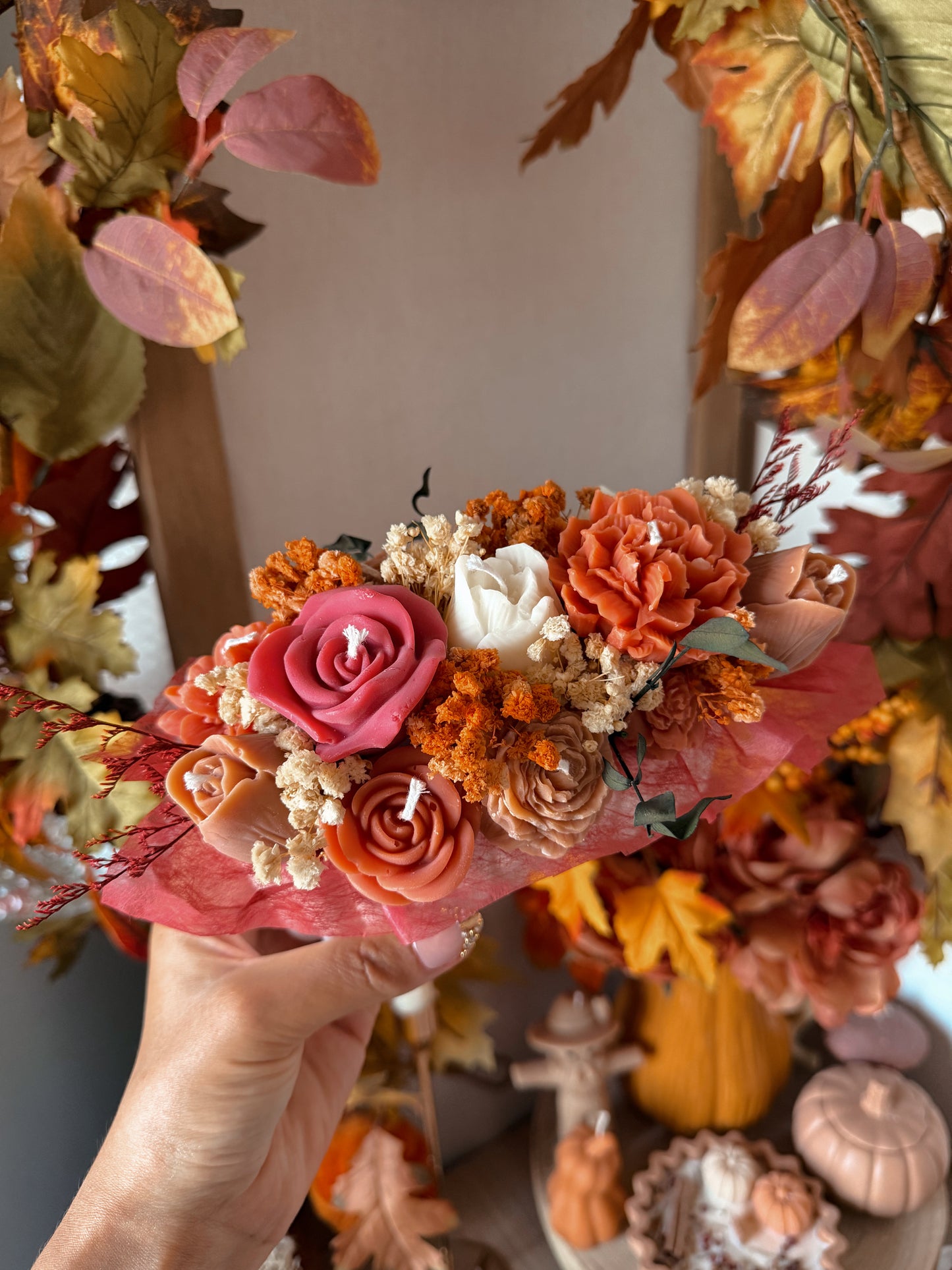 Jardinière de fleurs en cire édition automne et son pot en jesmonite crème ou terracota senteur automne gourmand