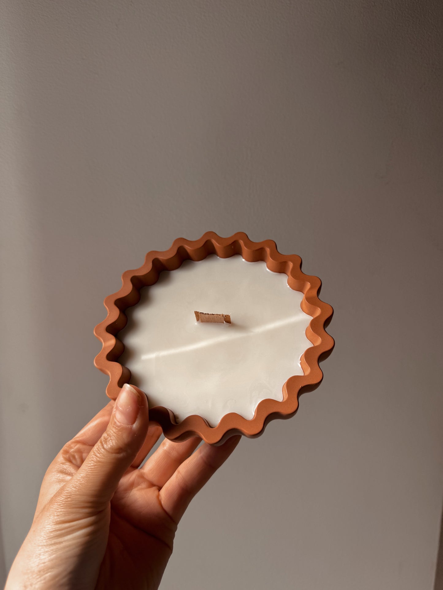 Bougie Solenne 2 tailles pot fait main en jesmonite