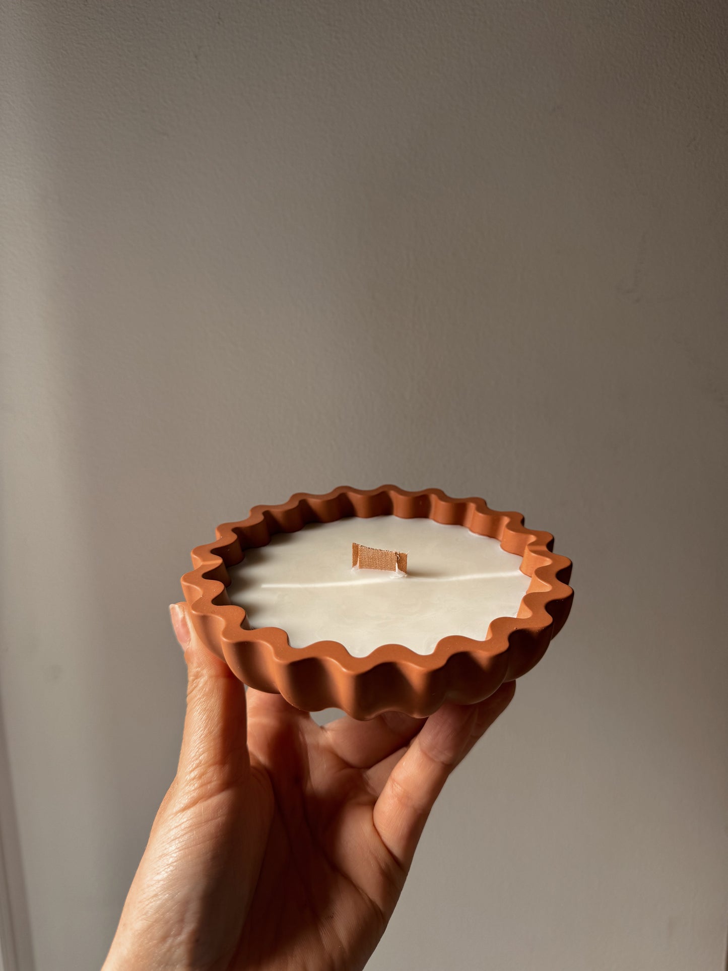 Bougie Solenne 2 tailles pot fait main en jesmonite