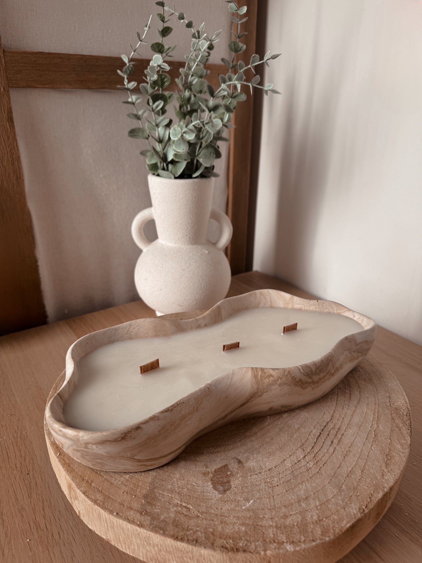 énorme Bougie pot fait main en jesmonite asymétrique marbré beige