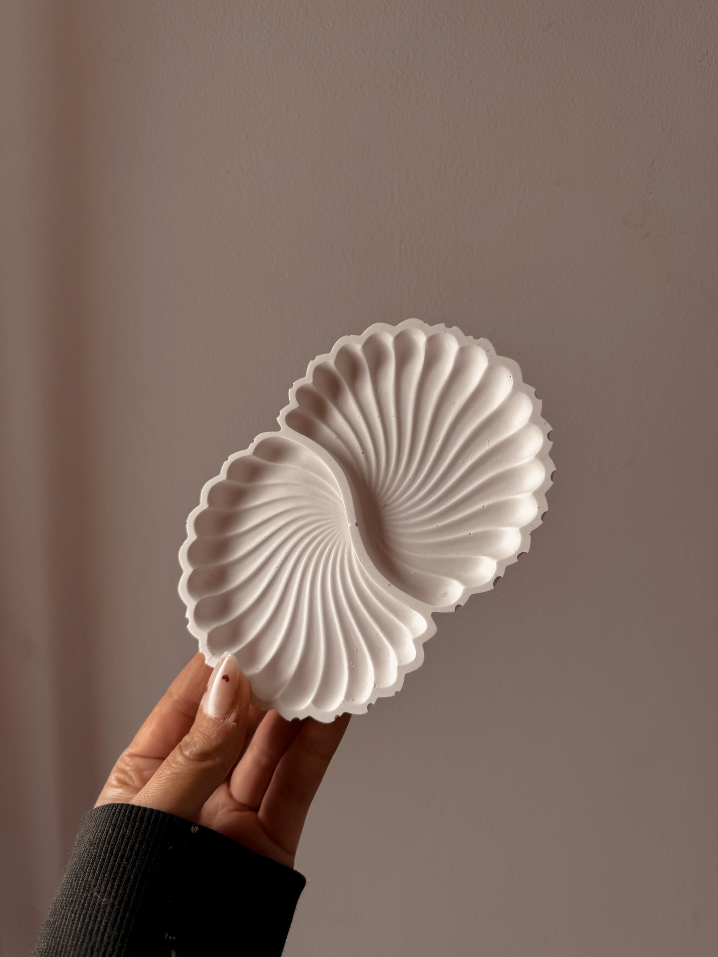 Plateau Vide poche double coquillage fait main en Jesmonite