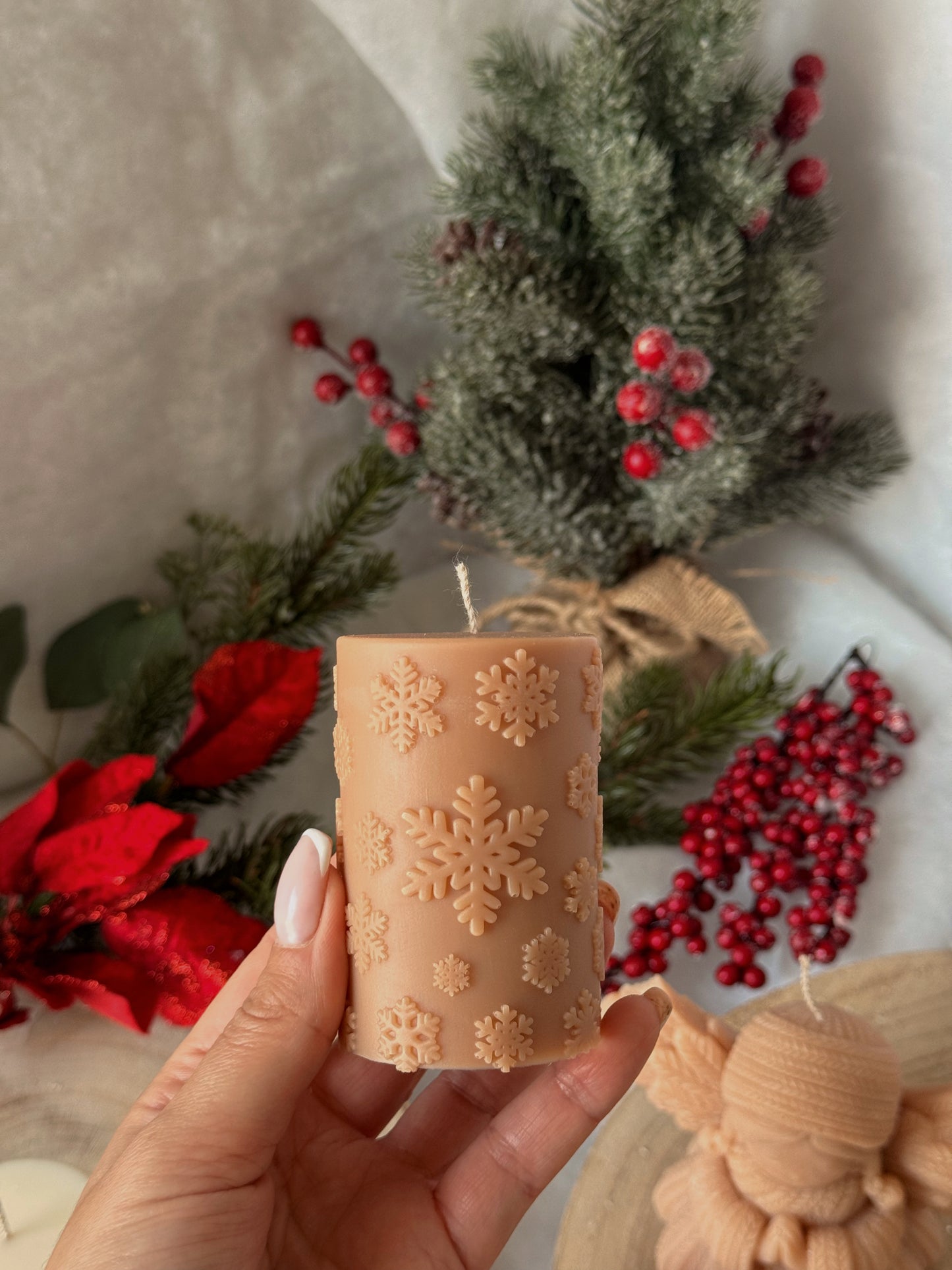 Bougie cylindre flocon de neige fait main en cire d’olive coloris au choix