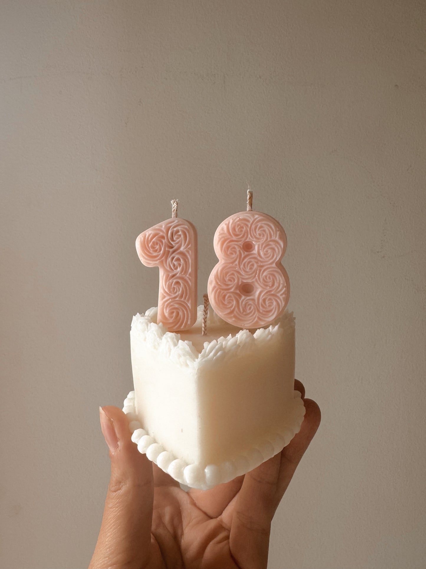 Bougie anniversaire personalisable Love cake