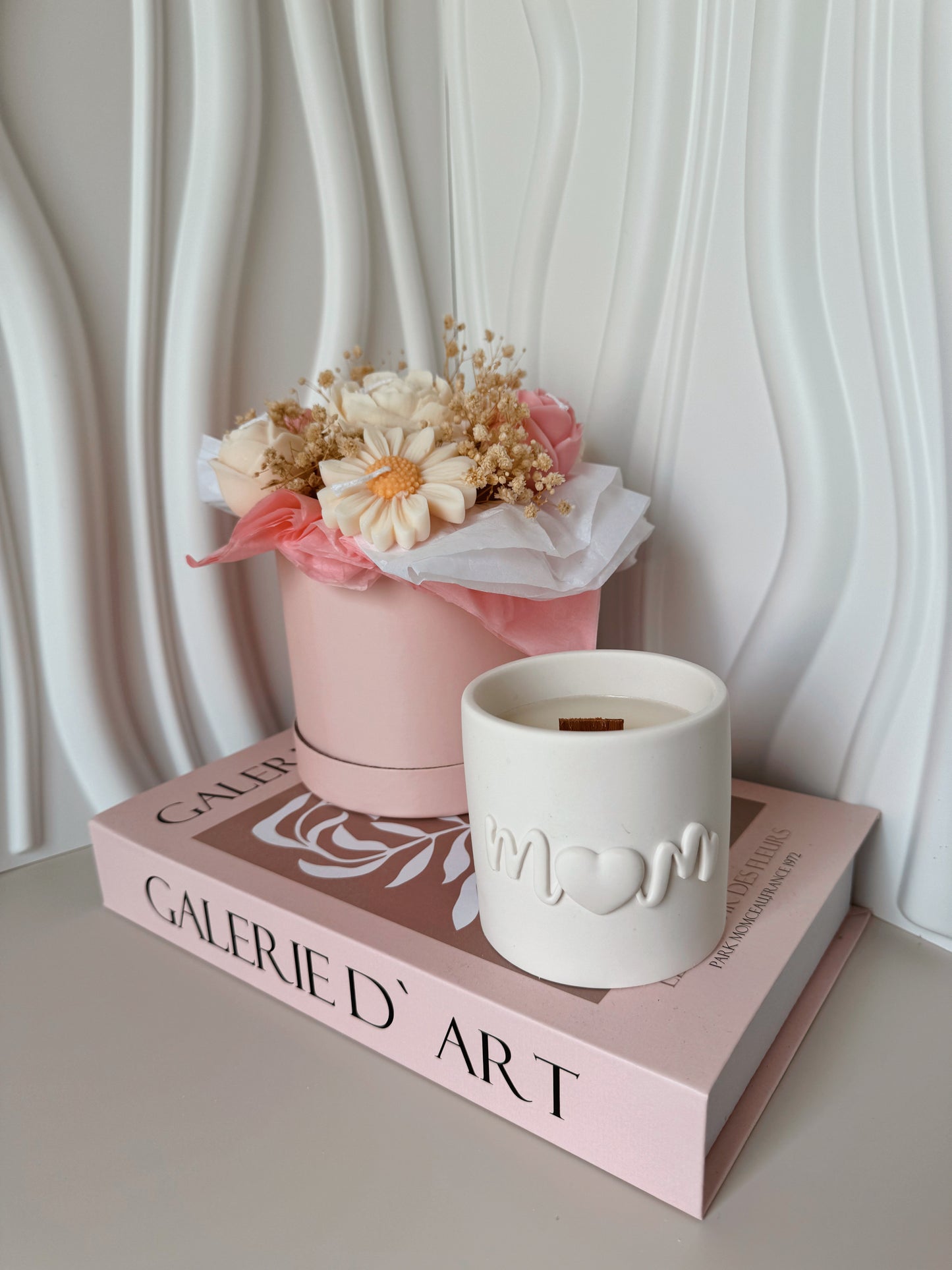 Bougie MOM pot fait main en jesmonite et cire de soja parfum au choix