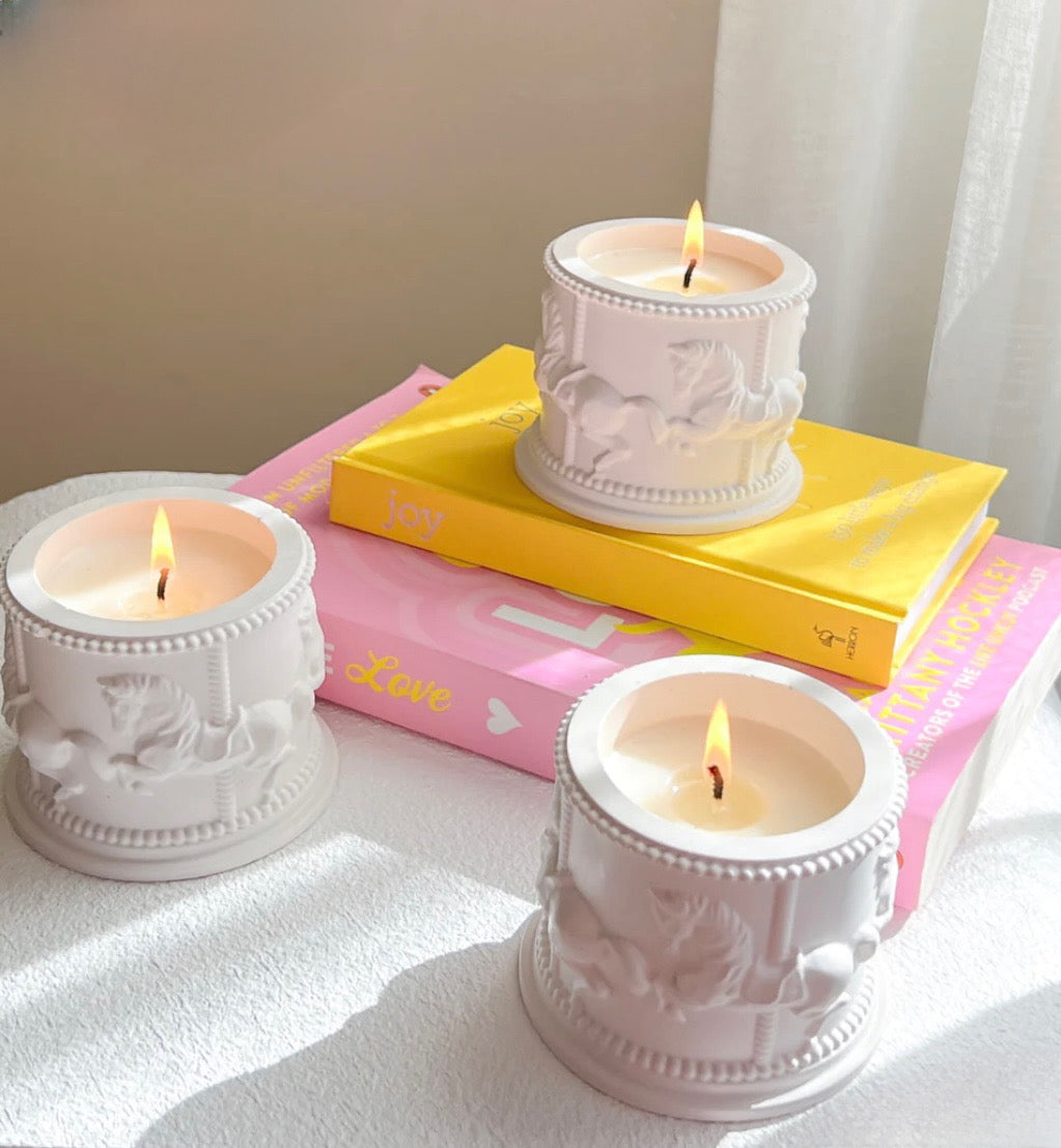 Bougie carrousel fait main en jesmonite cire de soja senteur au choix