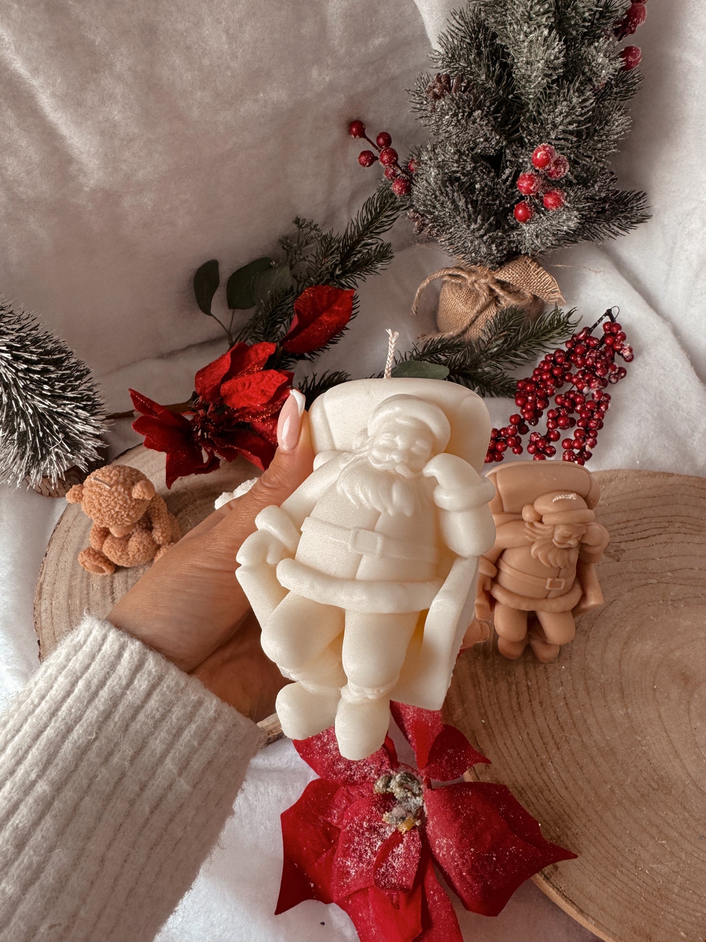 Bougie père Noël endormi fait main en cire d’olive coloris au choix