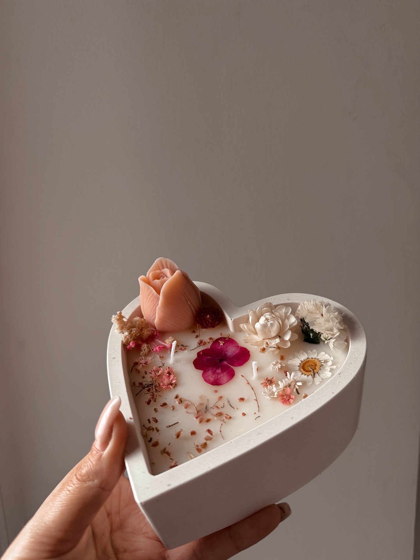 Énorme Bougie édition limitée saint Valentin cœur blanc fleurs séchées rose  parfum cerise noire