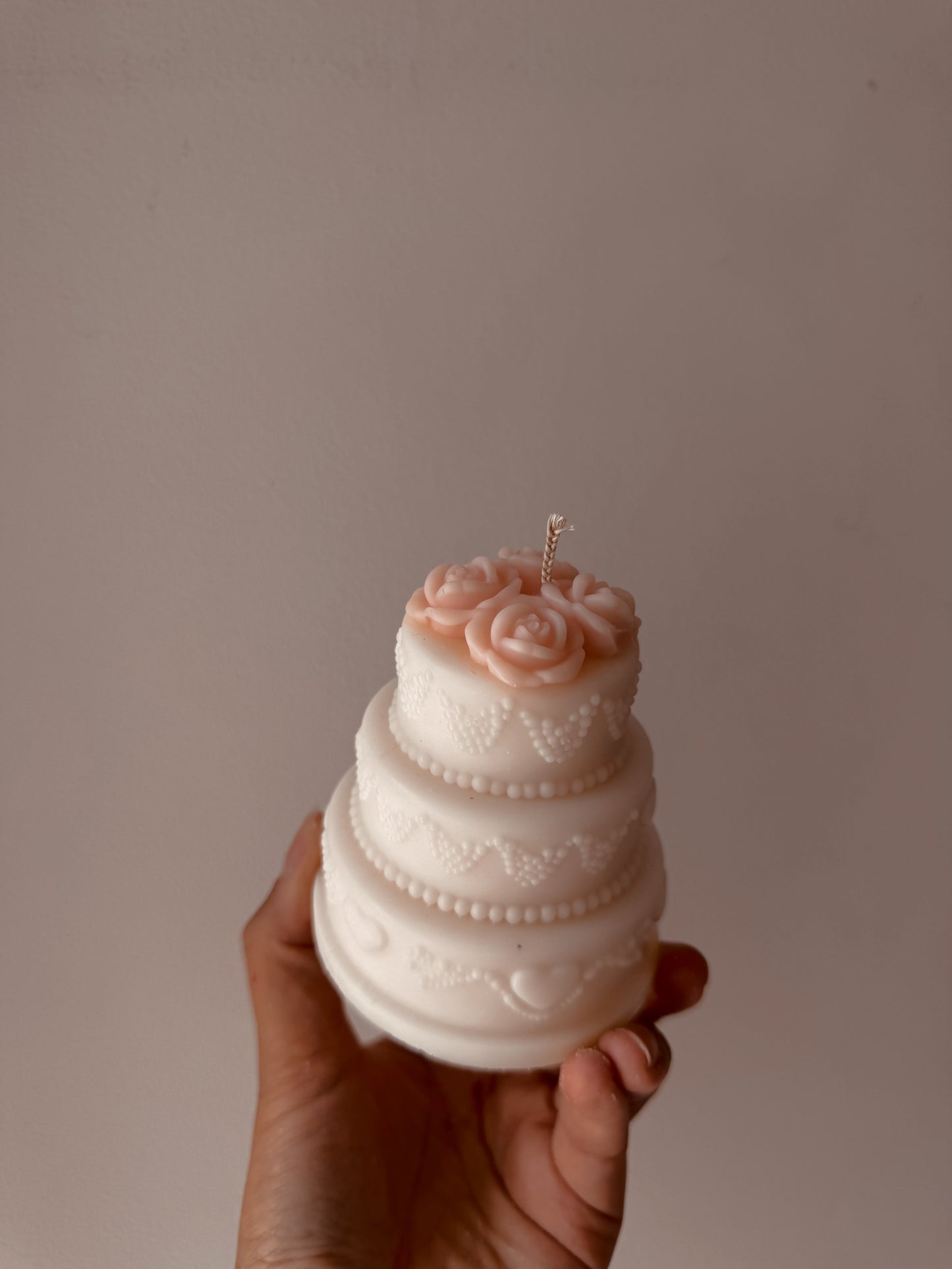 Bougie gâteau de mariage senteur rose explosive