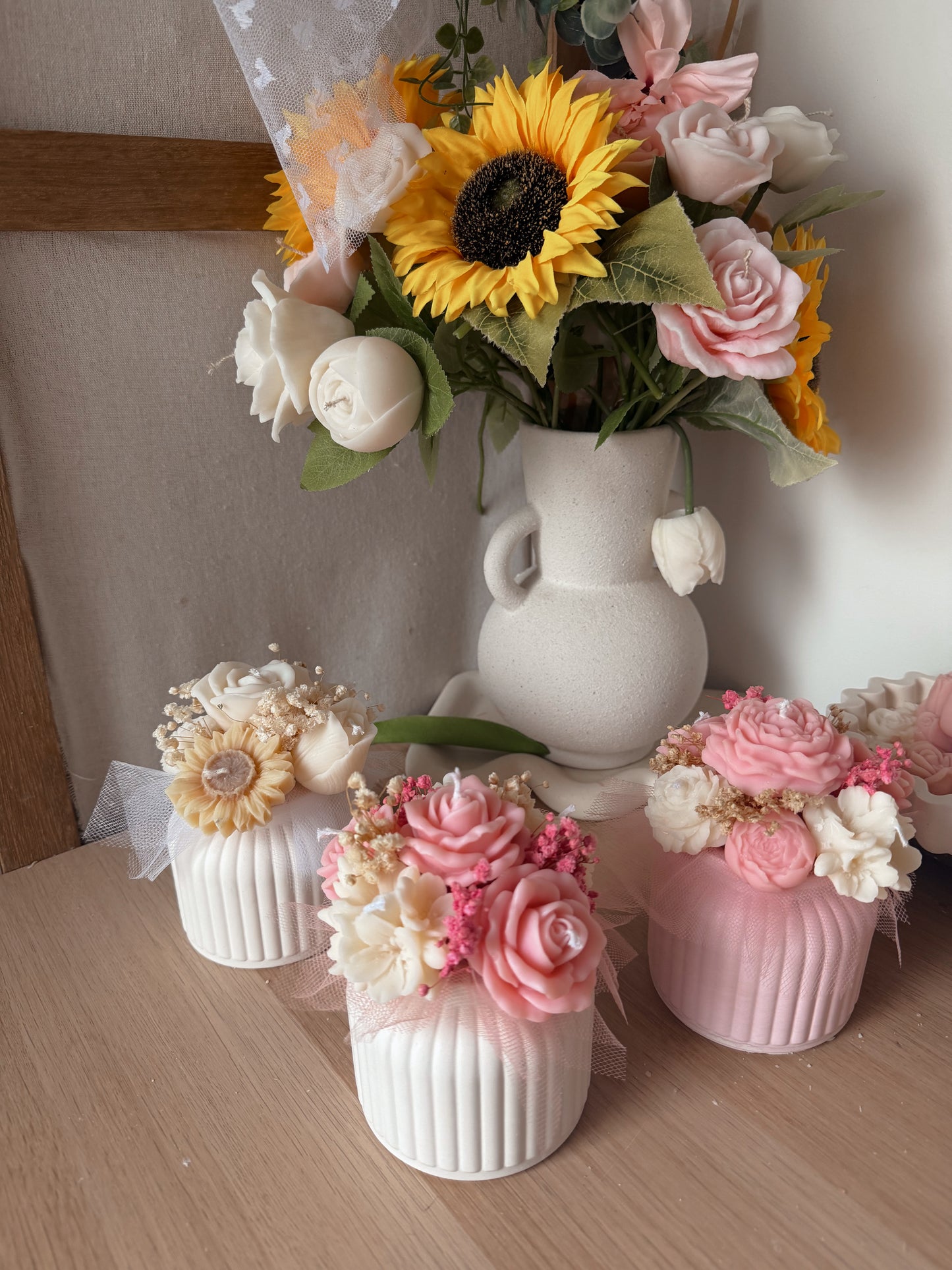 Bouquet Pot en jesmonite rayé fait main coloris au choix fleurs en cire senteurs évasion fruité