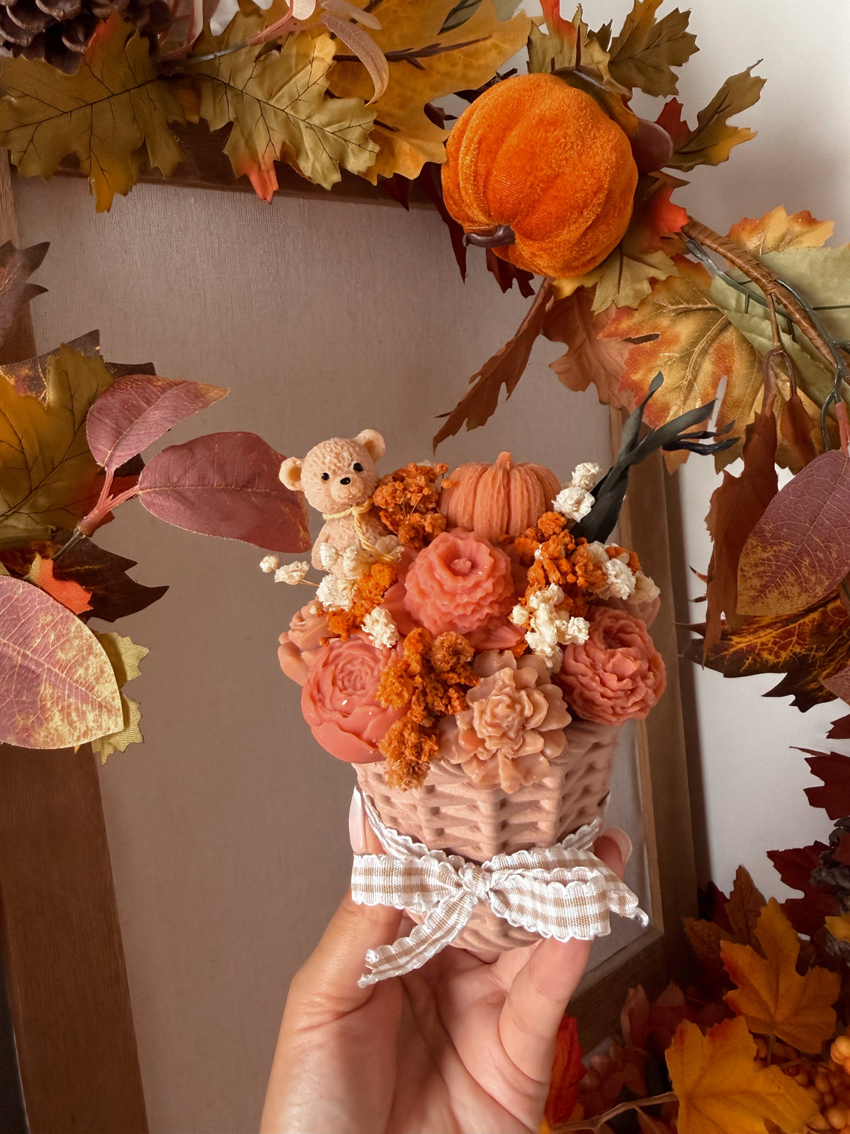 Bougie dans son panier & ces fondants parfumés édition automne fait main en jesmonite senteur automne gourmand