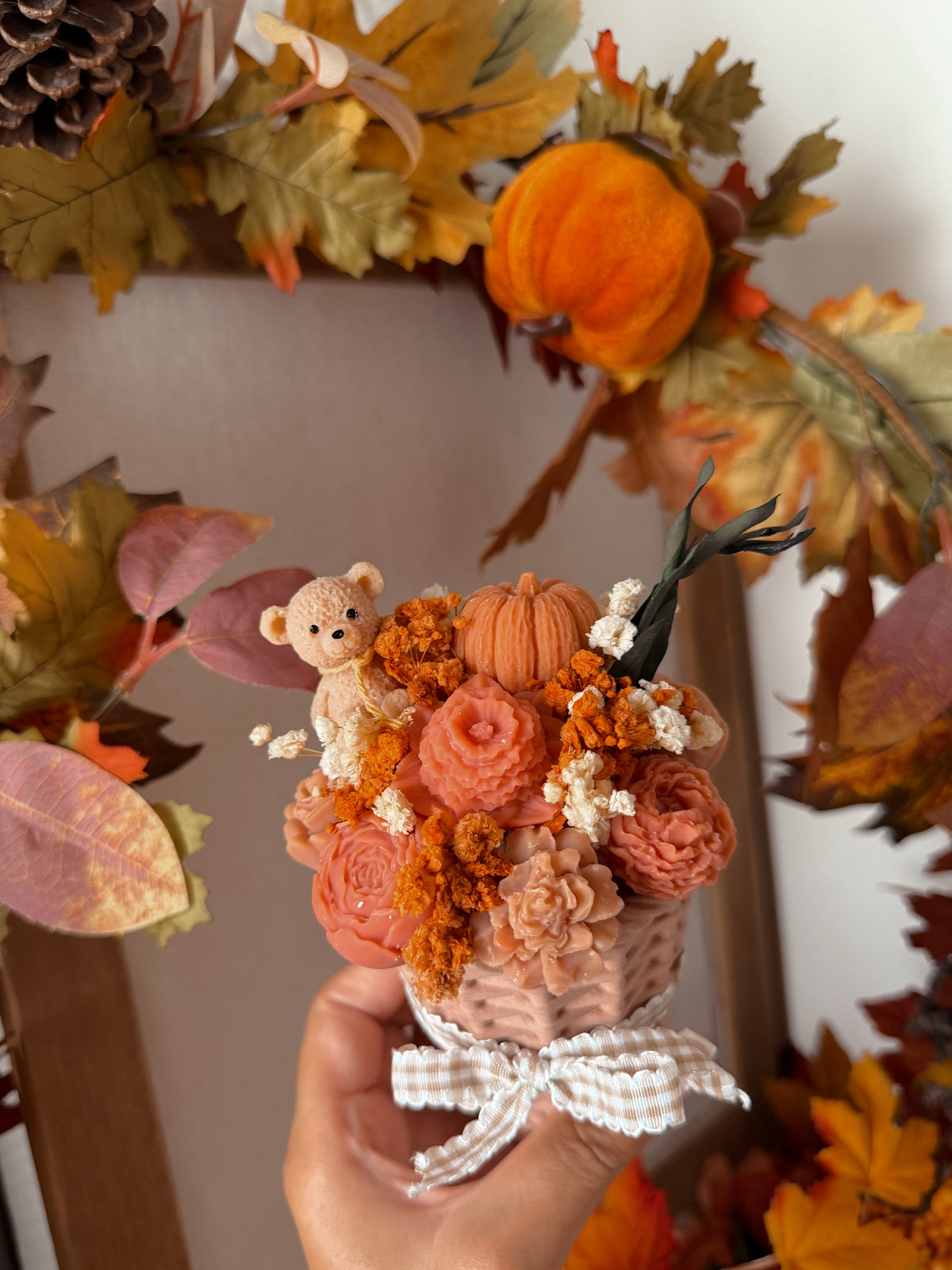 Bougie dans son panier & ces fondants parfumés édition automne fait main en jesmonite senteur automne gourmand
