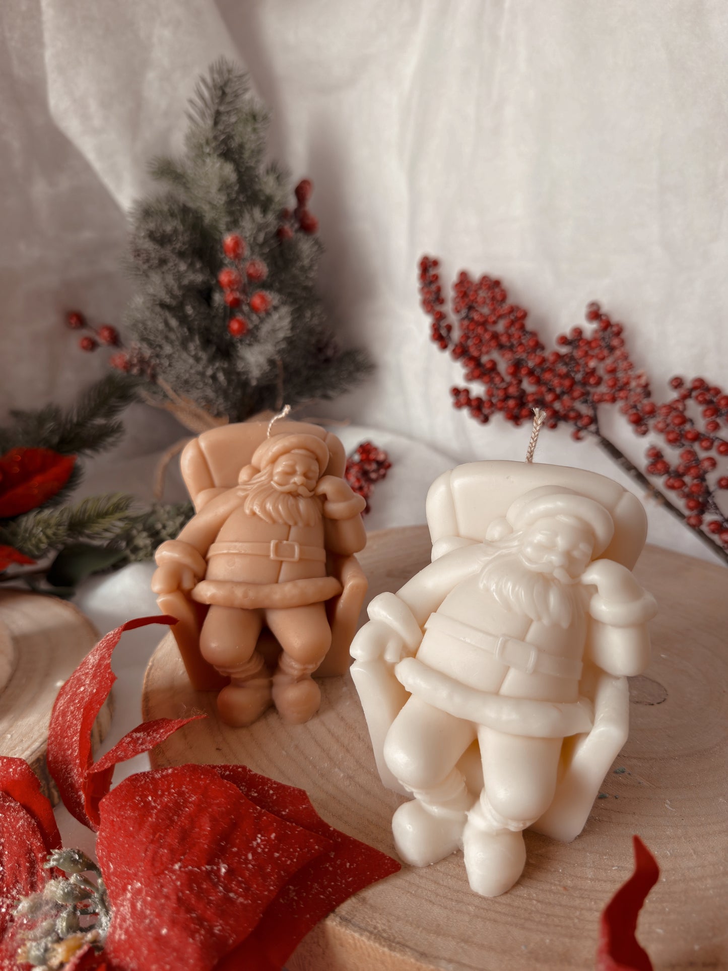 Bougie père Noël endormi fait main en cire d’olive coloris au choix
