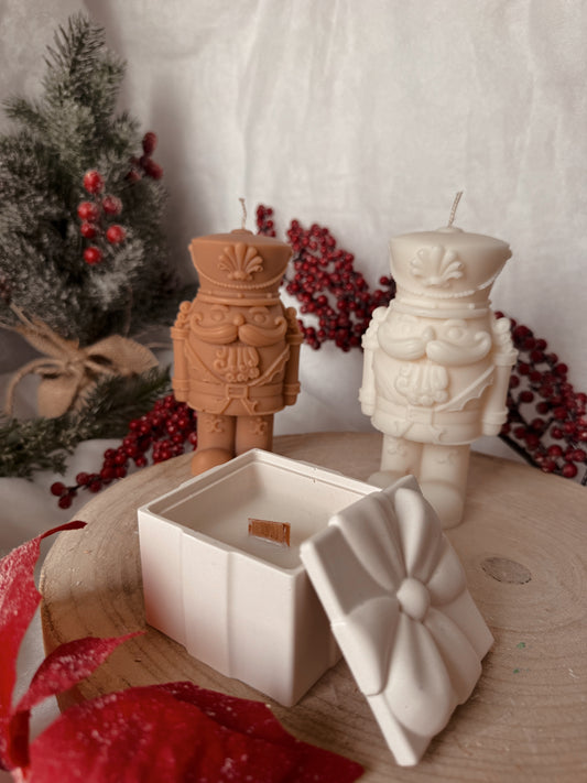 Bougie cadeau fait main en jesmonite senteur au choix