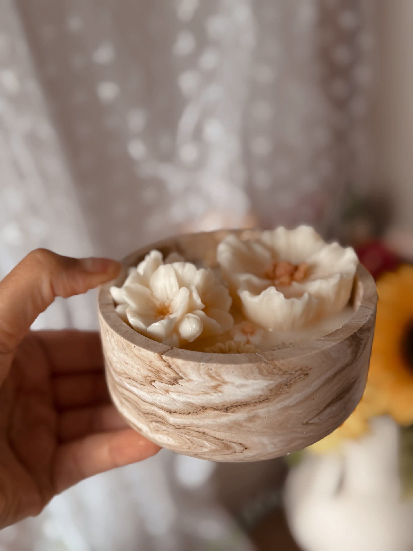 Bougie édition limitée Pâques modèle moyen pot marbre beige senteur coquelicot