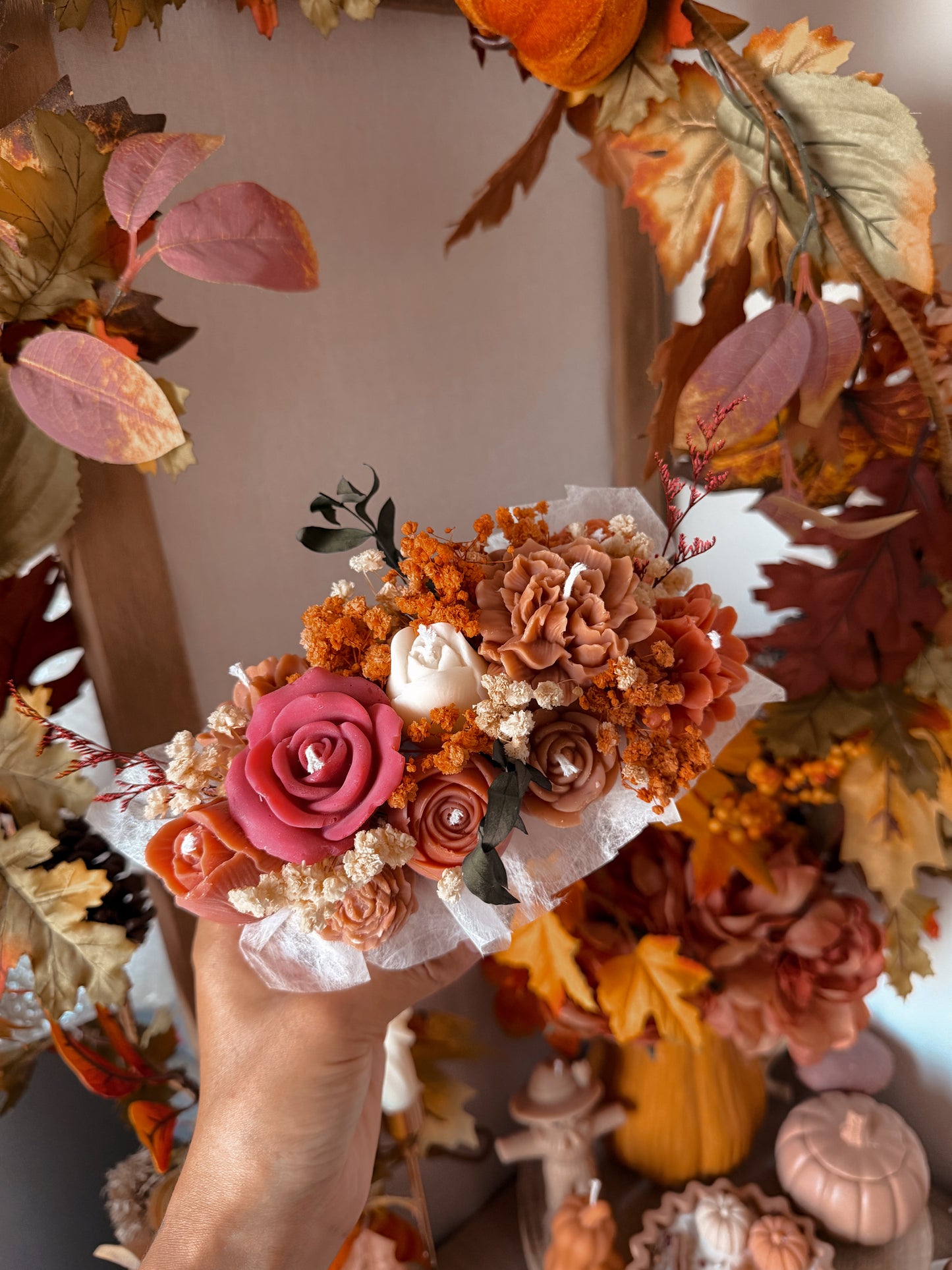 Jardinière de fleurs en cire édition automne et son pot en jesmonite crème ou terracota senteur automne gourmand
