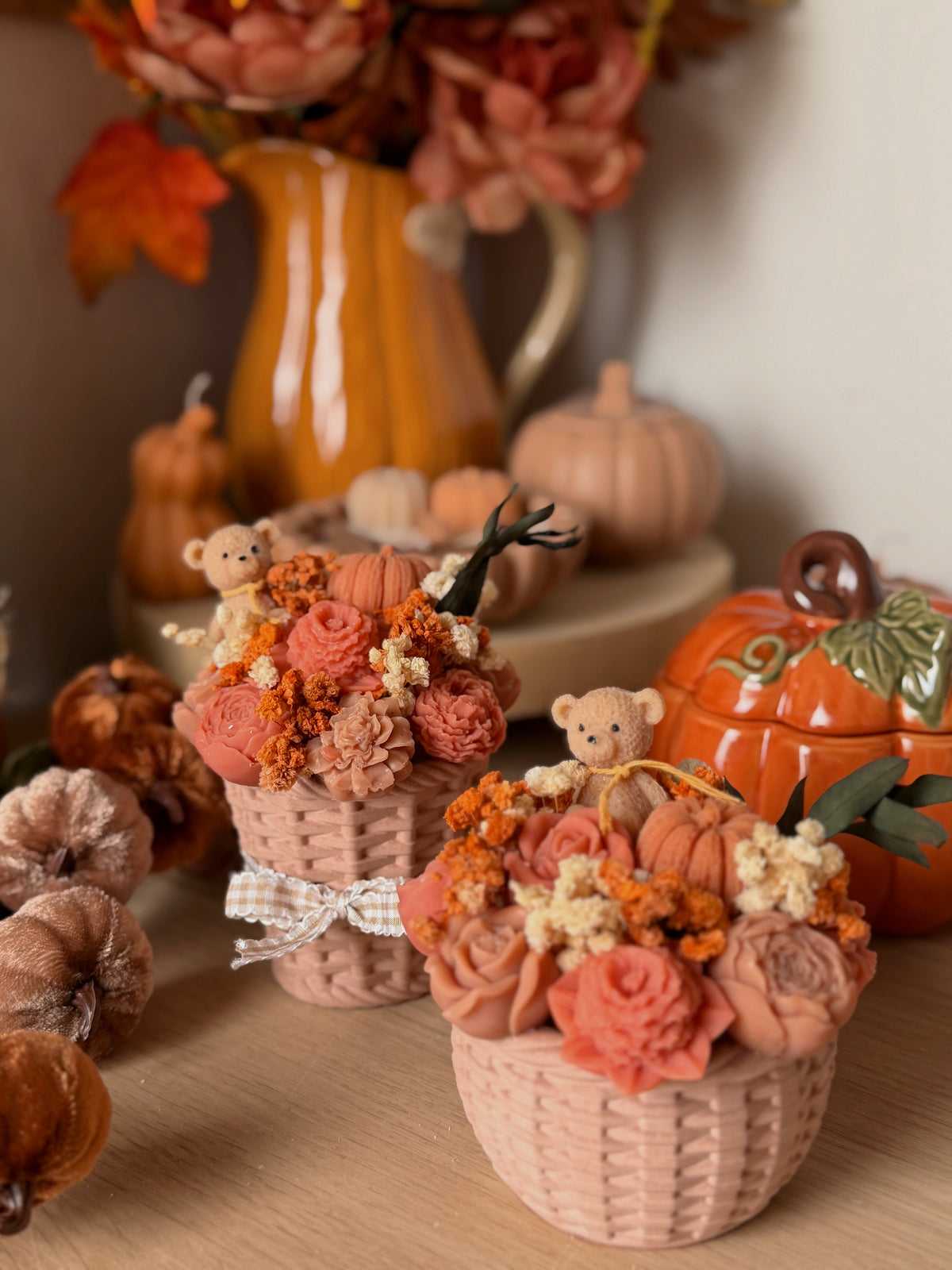 Bougie dans son panier & ces fondants parfumés édition automne fait main en jesmonite senteur automne gourmand