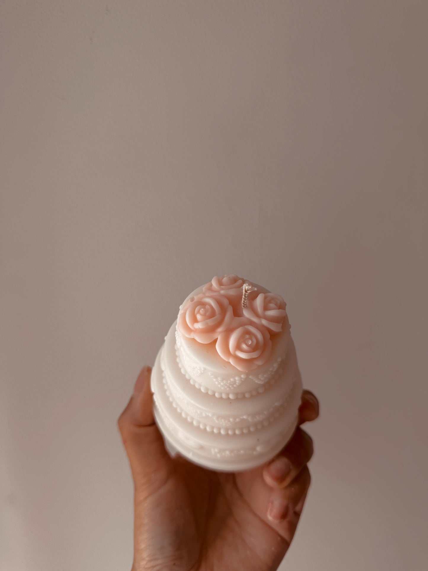Bougie gâteau de mariage senteur rose explosive