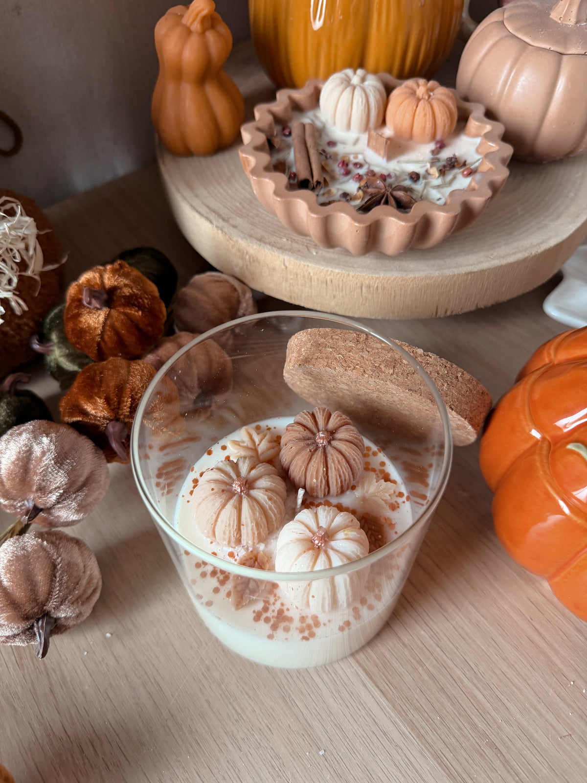 Bougie édition automne en verre citrouilles merveilleuses senteur lait d'avoine et miel