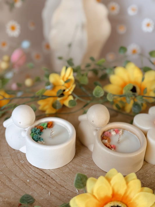 Bougie pot fait main petit lapin en jesmonite et fleurs séchées