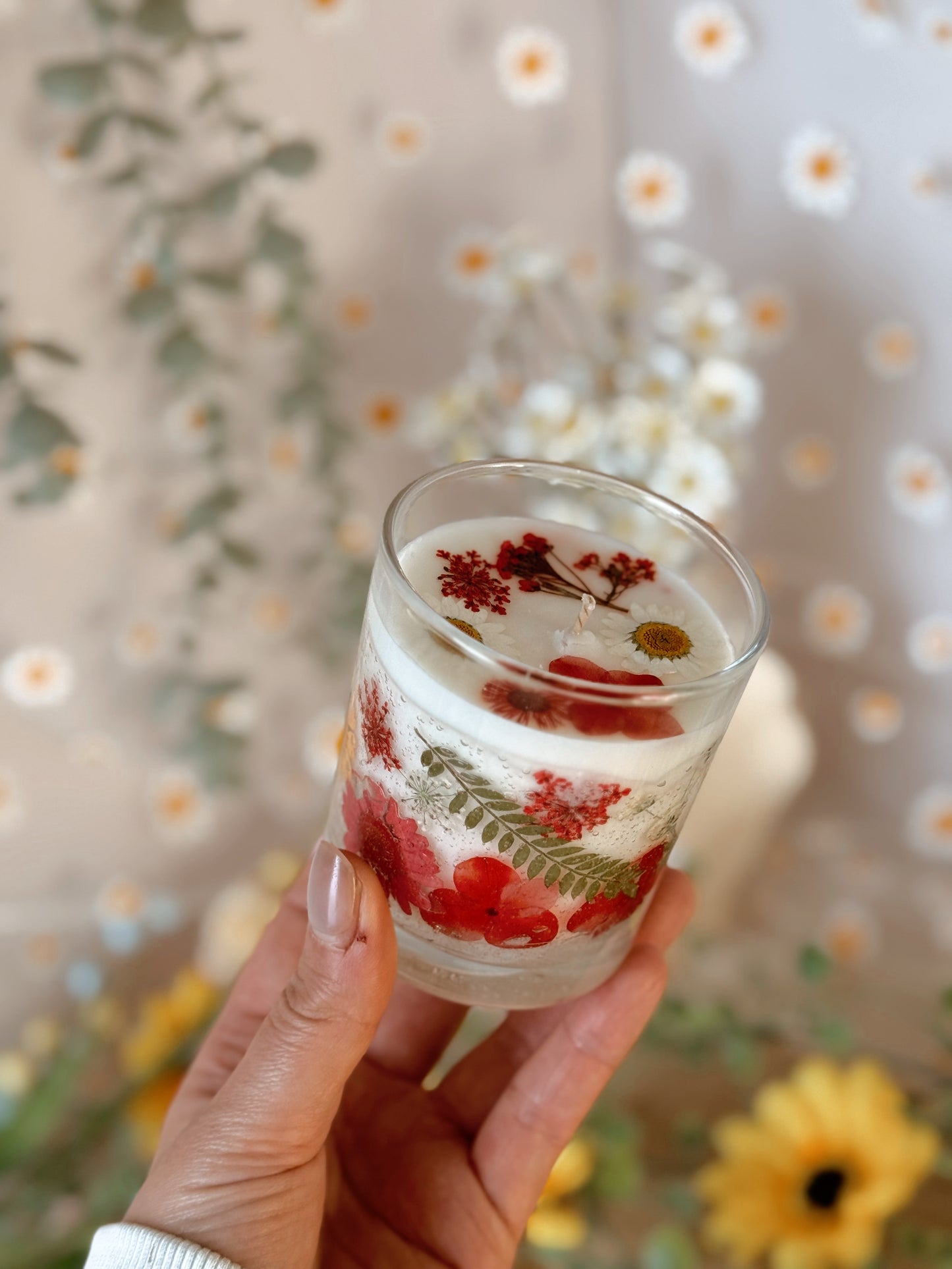 Bougie en verre véritables fleurs séchées parfum bois de rose