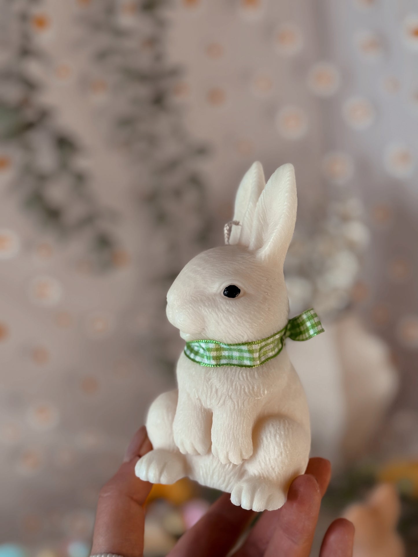 Lapin traditionnel de Pâques modèle assis coloris au choix