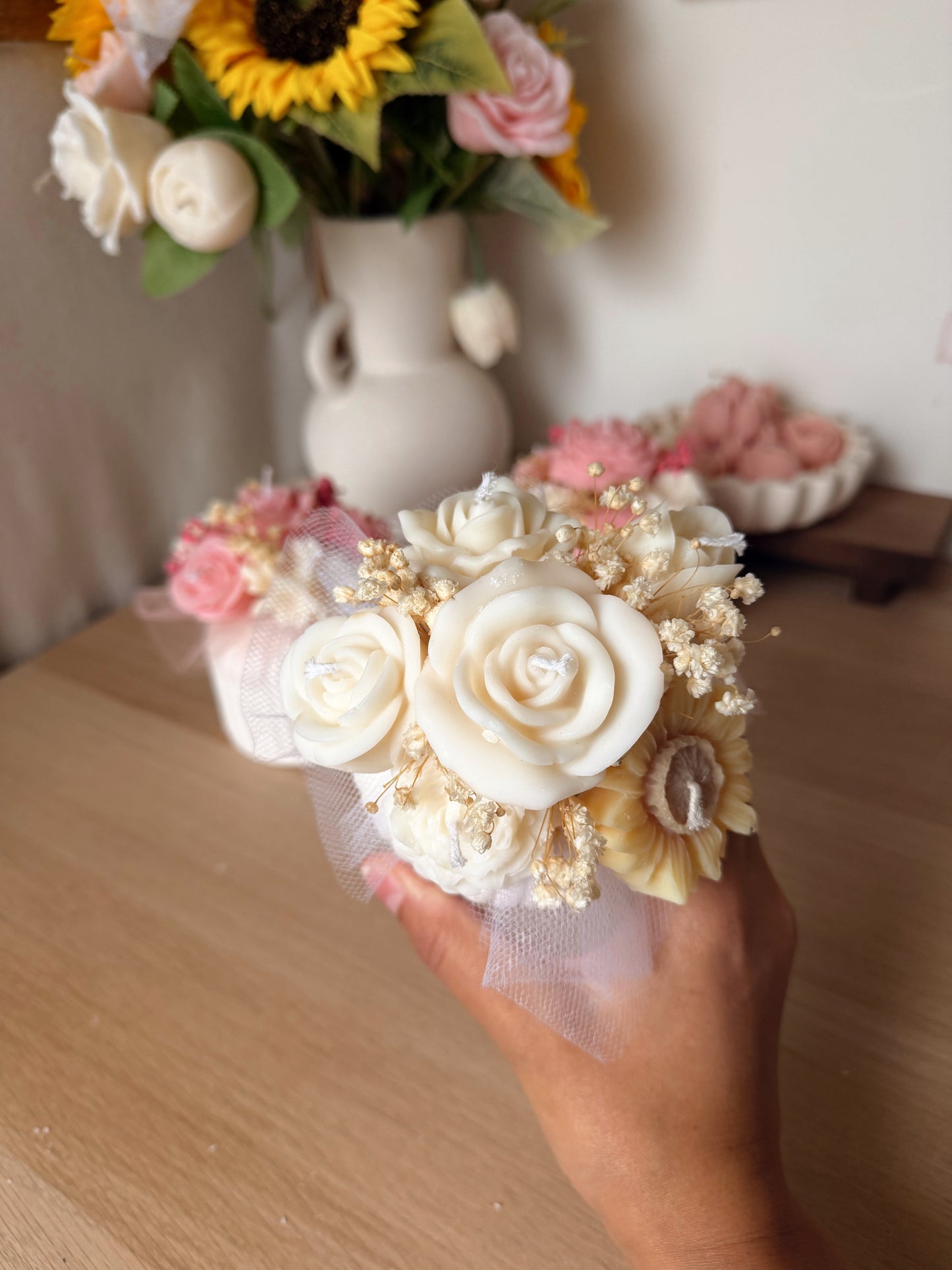 Bouquet Pot en jesmonite rayé fait main coloris au choix fleurs en cire senteurs évasion fruité