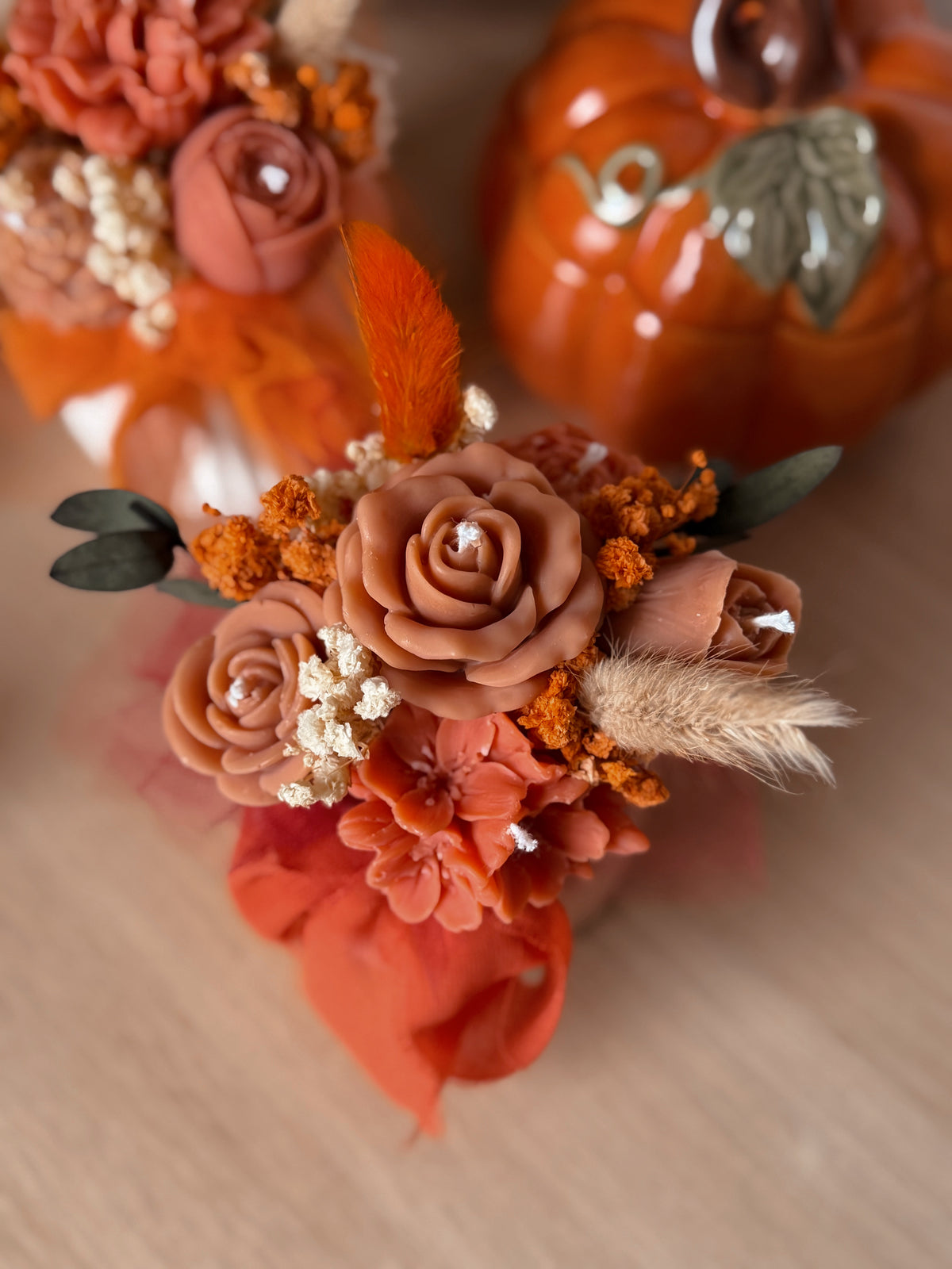 Bouquet Pot en jesmonite rayé édition limité automne fait main coloris au choix fleurs en cire senteurs automne gourmand