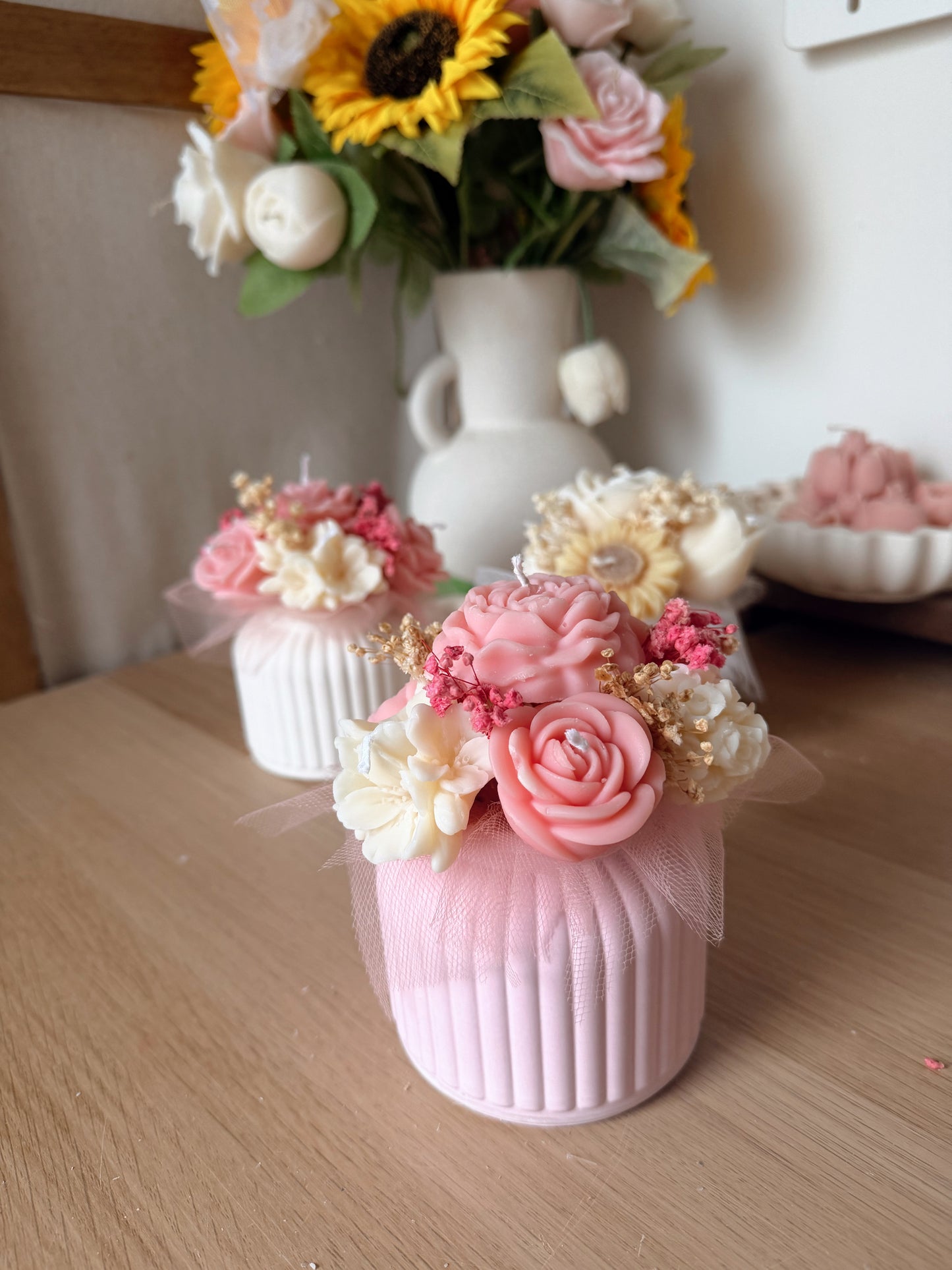 Bouquet Pot en jesmonite rayé fait main coloris au choix fleurs en cire senteurs évasion fruité
