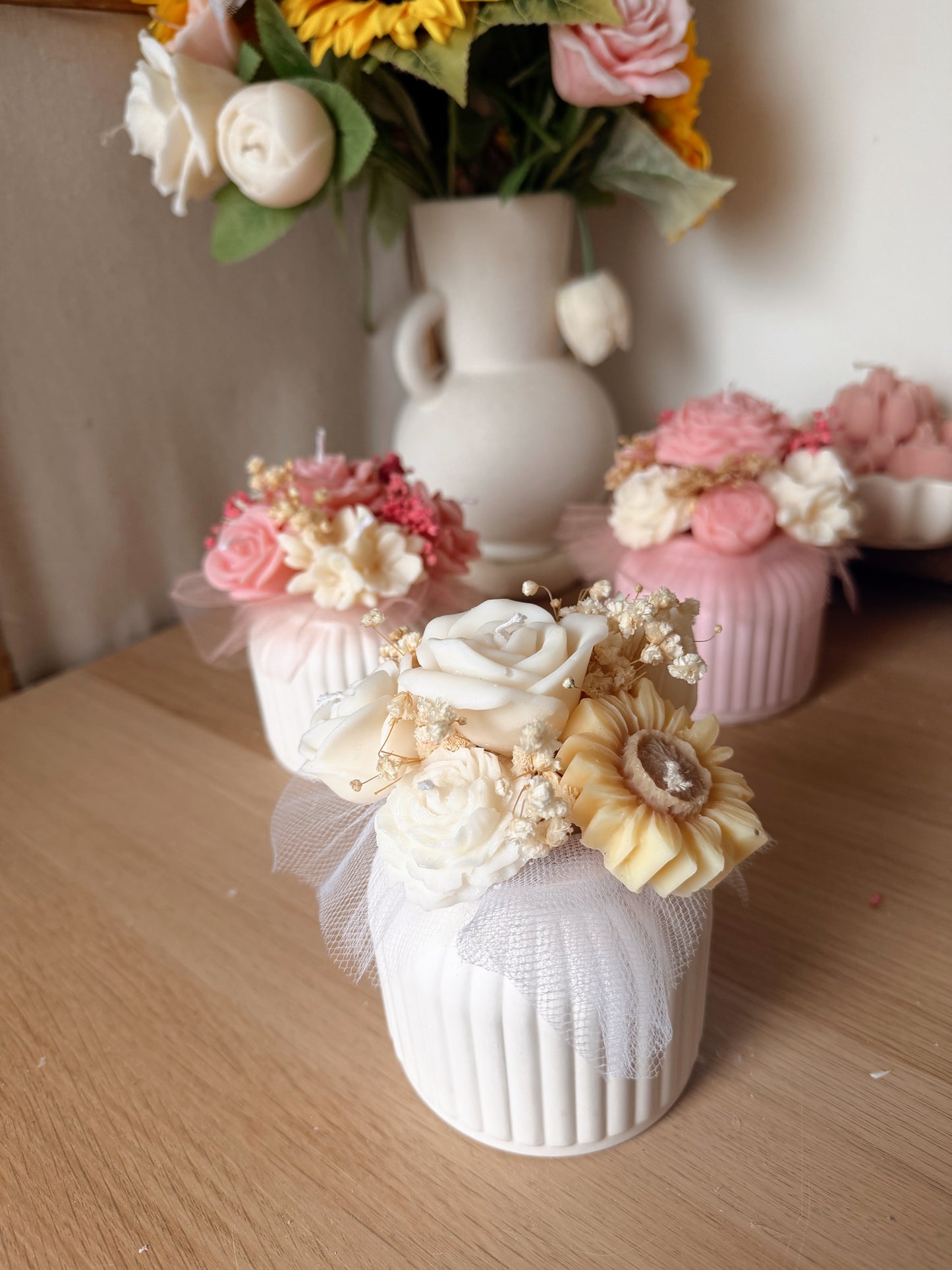 Bouquet Pot en jesmonite rayé fait main coloris au choix fleurs en cire senteurs évasion fruité