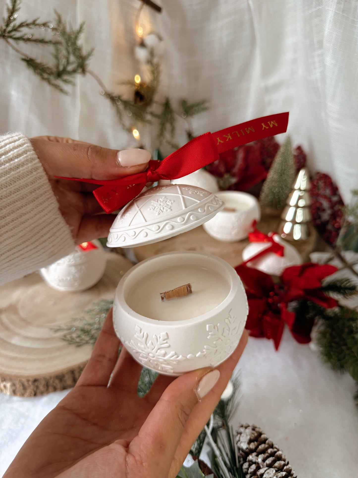 Bougie boule de noël fait main en jesmonite et cire de soja