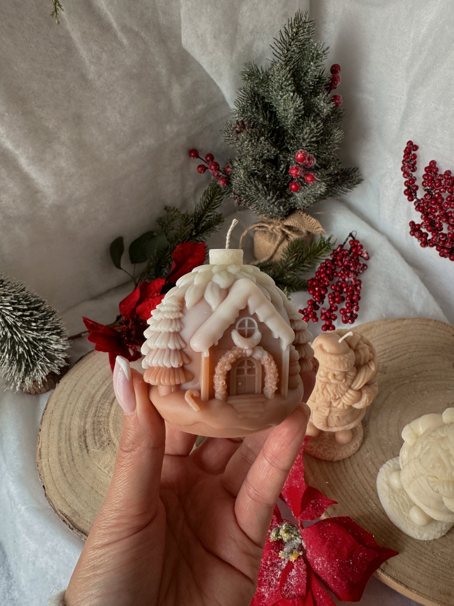 Bougie boule de Noël décorée  fait main en cire d’olive coloris au choix