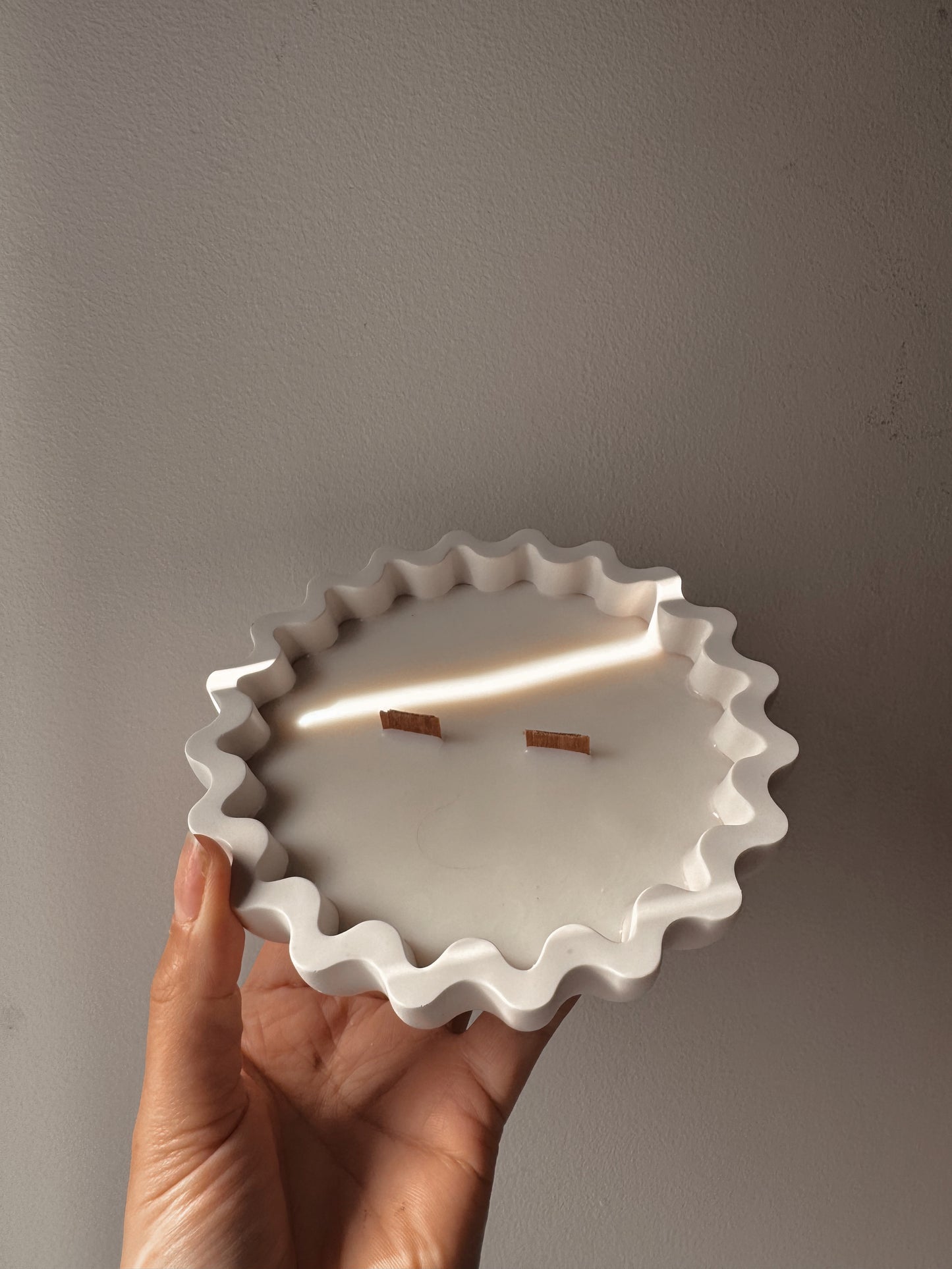 Bougie Solenne 2 tailles pot fait main en jesmonite