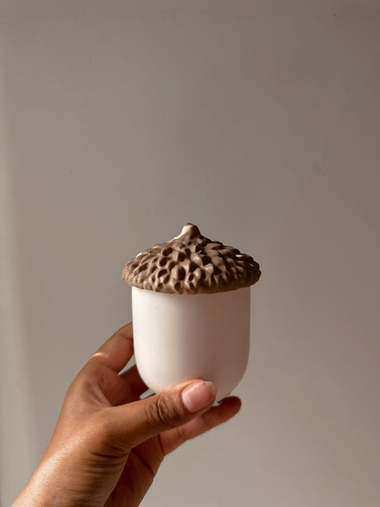 Bougie nuts pot fait main en jesmonite bicolore crème/noisette cire de soja senteur au choix