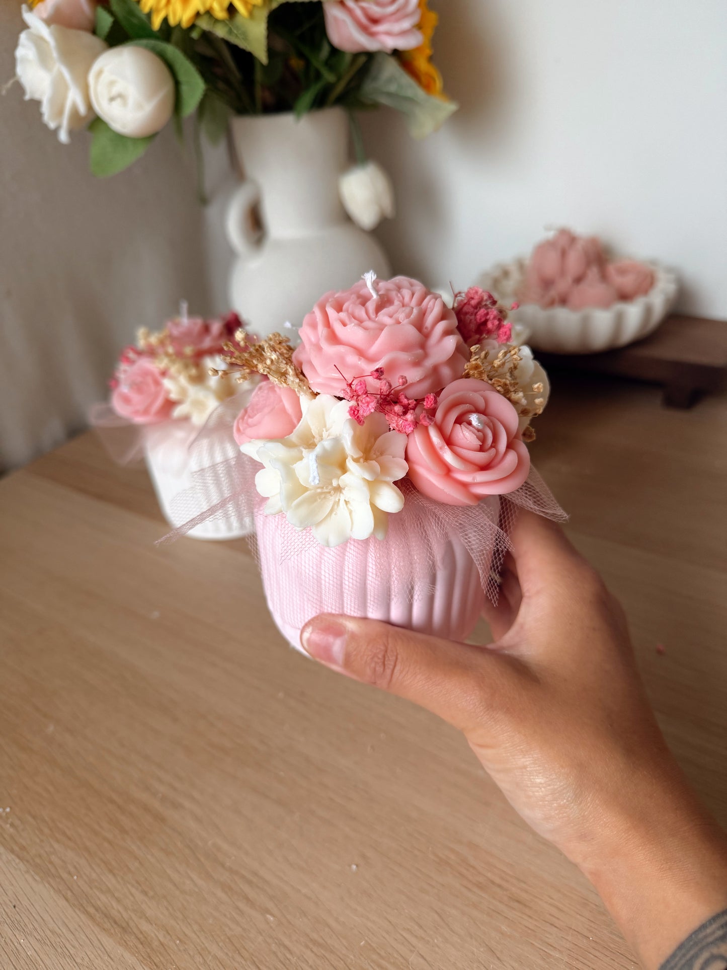 Bouquet Pot en jesmonite rayé fait main coloris au choix fleurs en cire senteurs évasion fruité