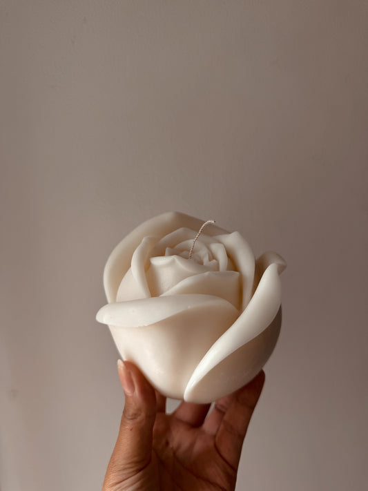 Bougie énorme bouton de rose senteur rose ancienne