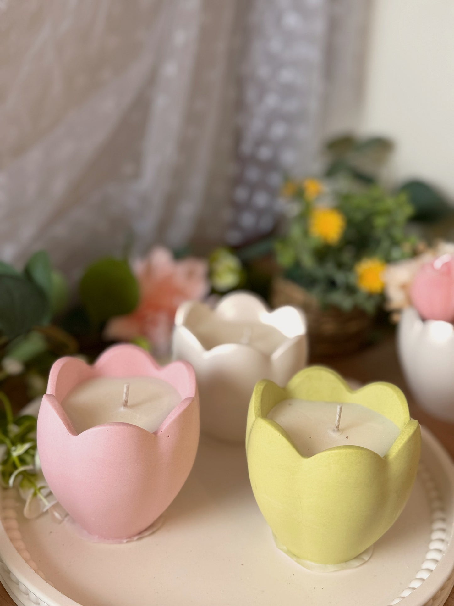 Bougie Tulipe pot fait main en jesmonite et cire de soja coloris et senteur au choix